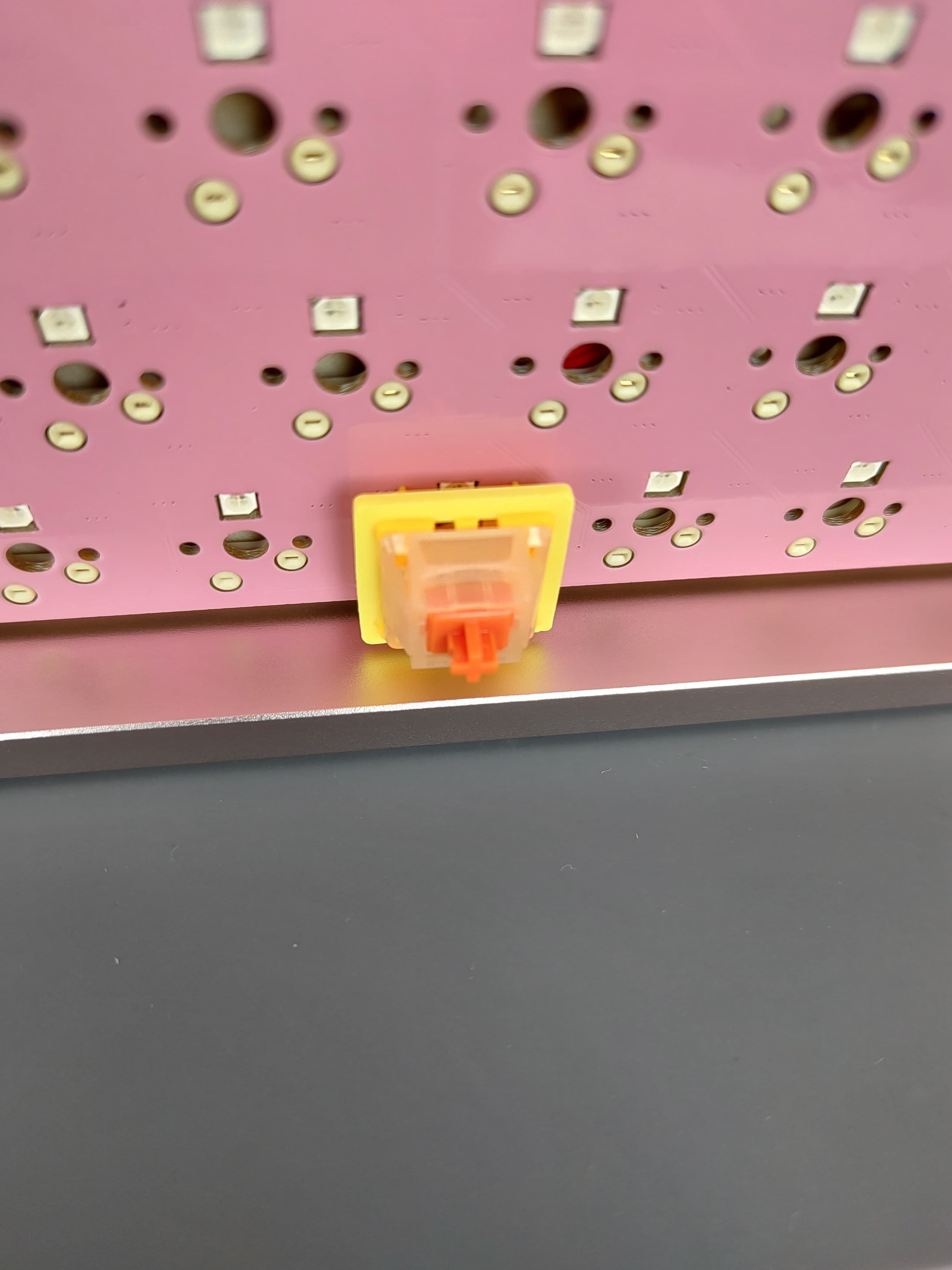 LM65 V3 - A 65% screwless, simple silicone mount and plateless option image 13