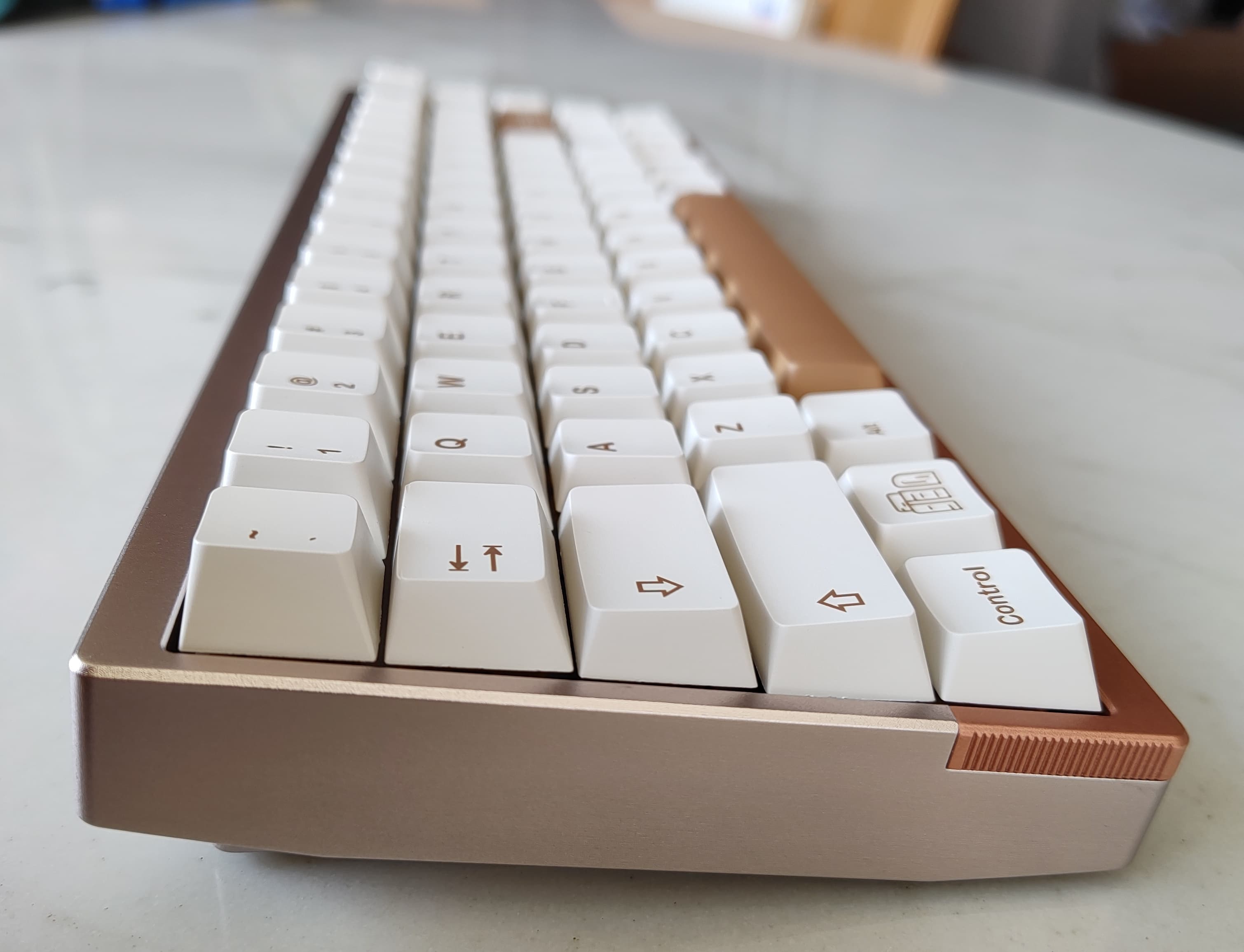 LM65 V3 - A 65% screwless, simple silicone mount and plateless option image 4