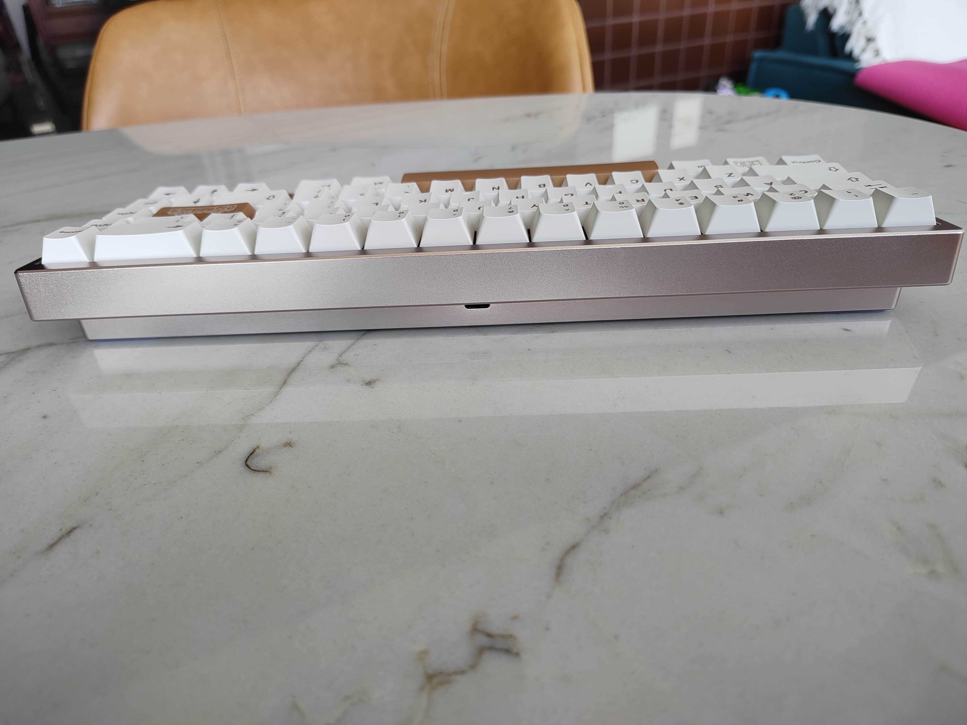 LM65 V3 - A 65% screwless, simple silicone mount and plateless option image 6