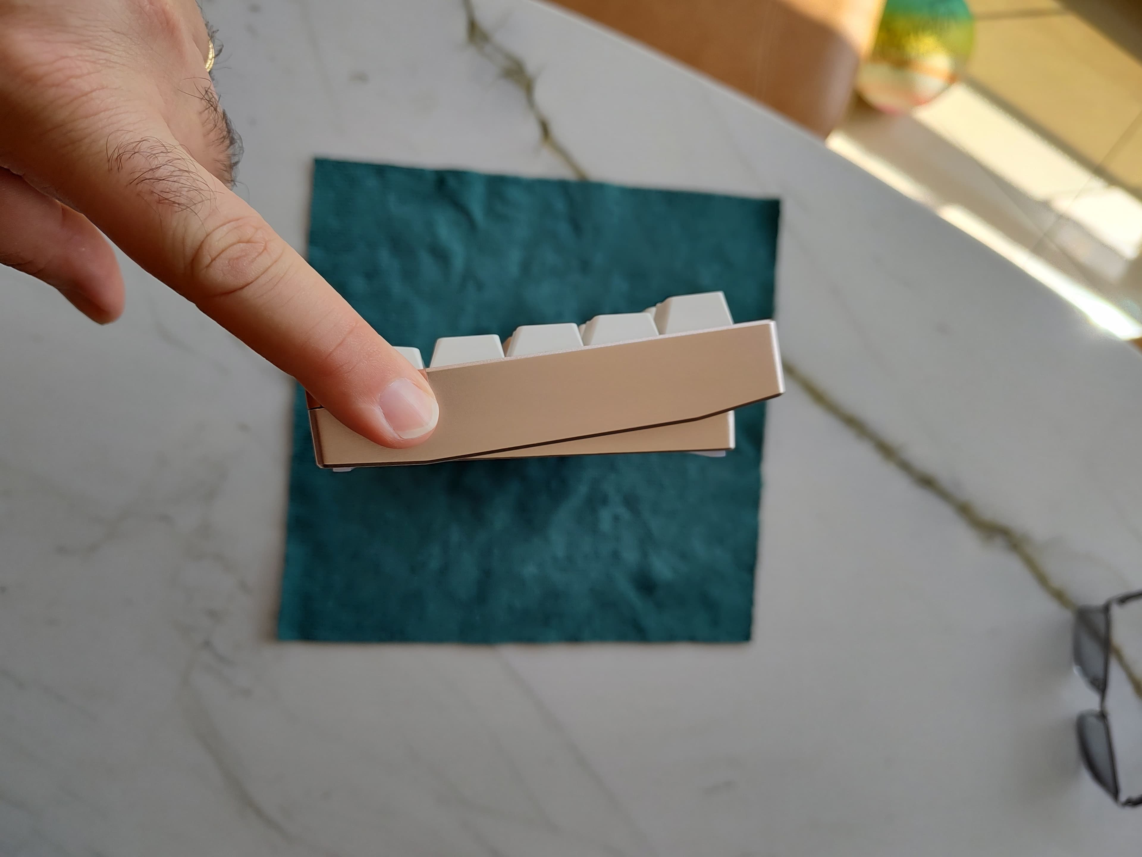 LM65 V3 - A 65% screwless, simple silicone mount and plateless option image 7