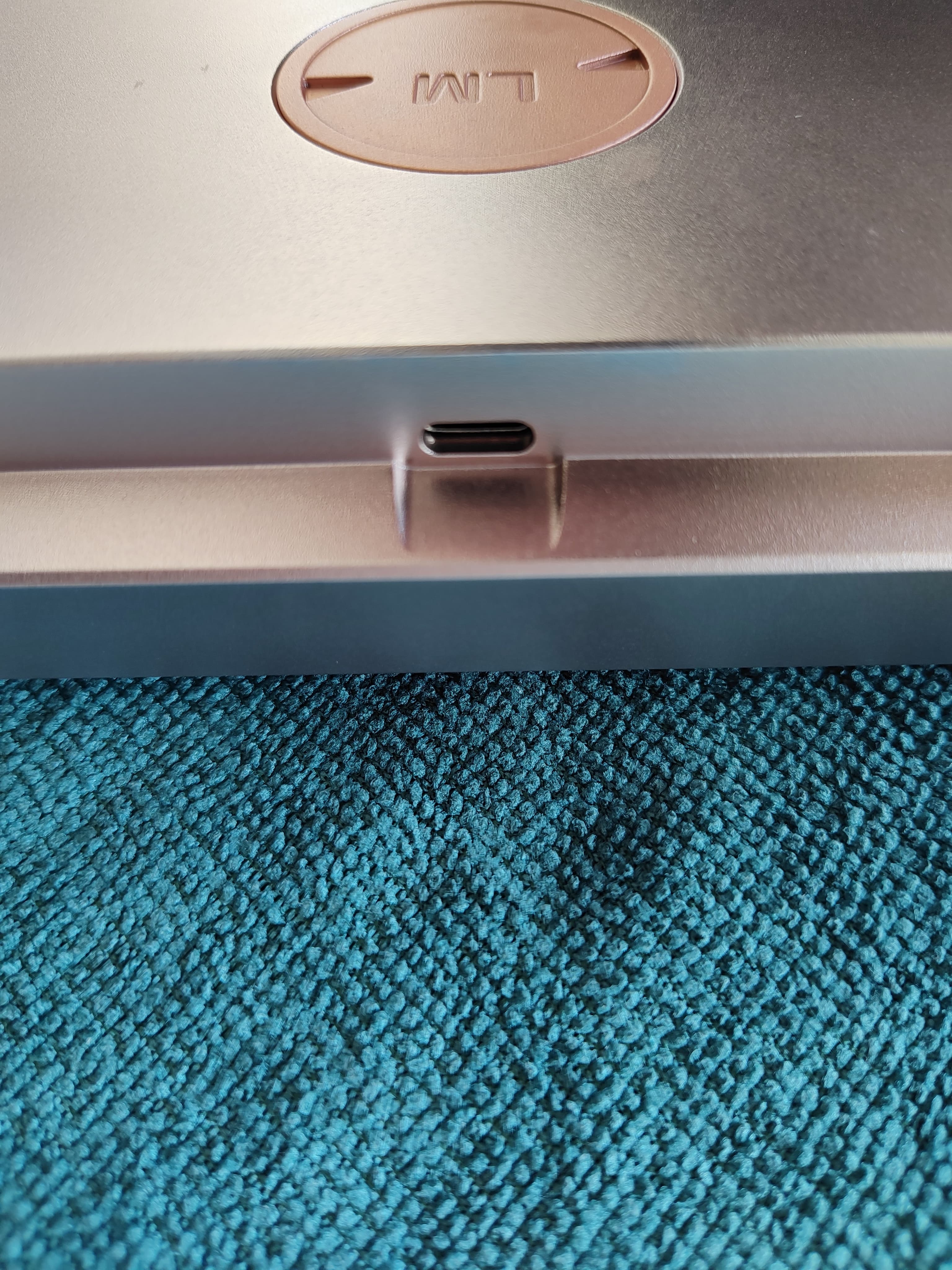 LM65 V3 - A 65% screwless, simple silicone mount and plateless option image 9