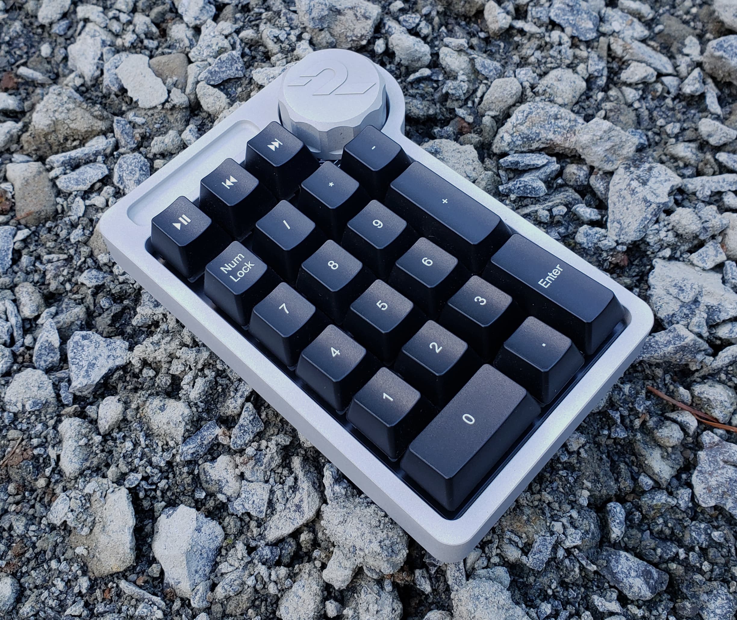 RM-Numpad: A numpad with an aluminum case and big 'ol knob.