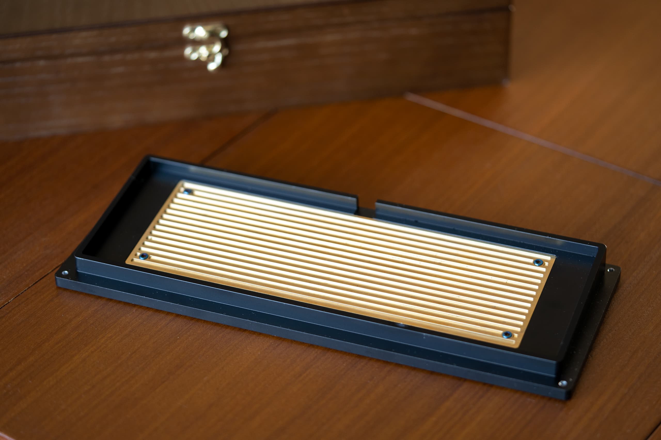 Lewis, 60% isolation mount|Glam shots added image 36