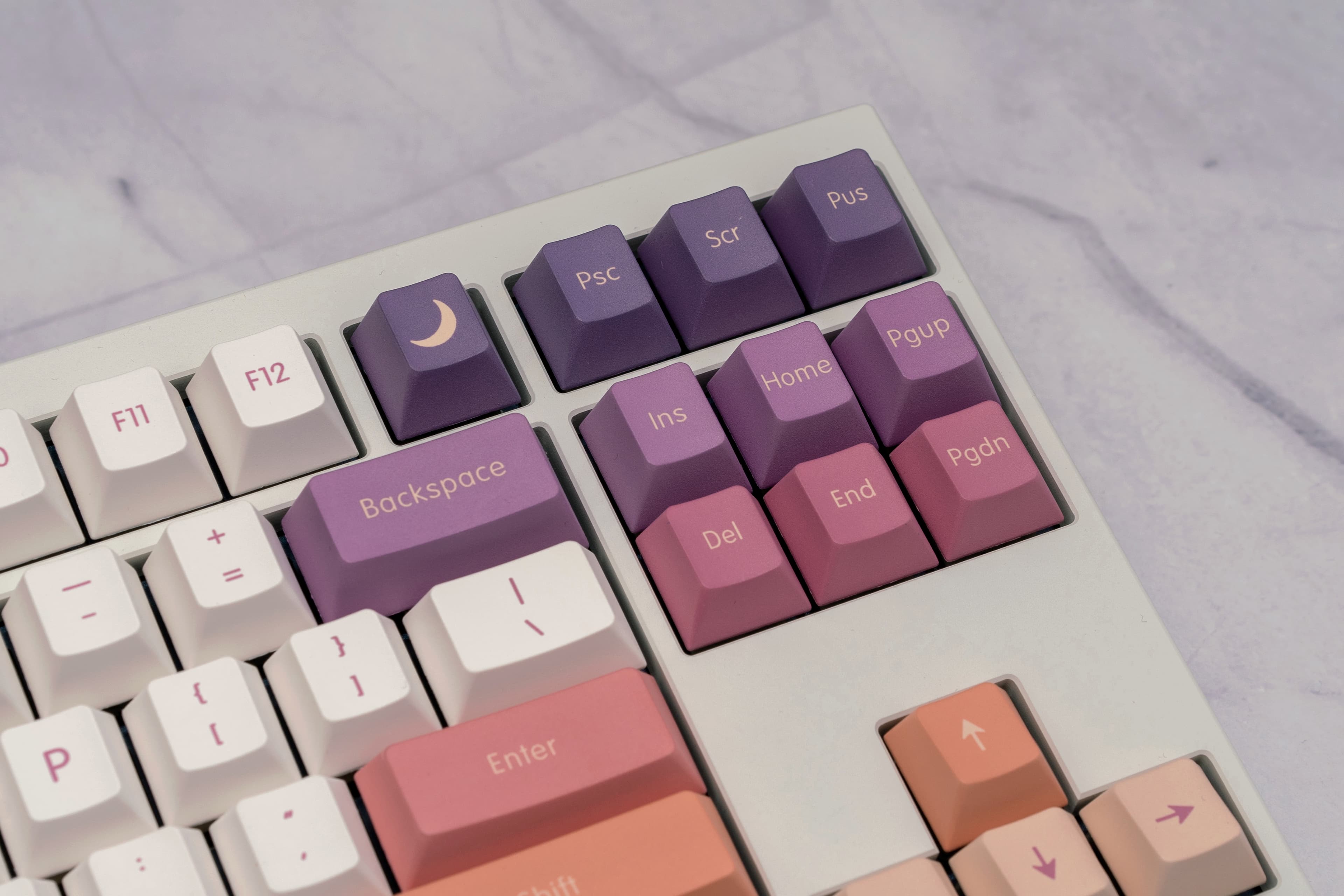 QX Carmine Cloud PBT Keycaps Kit image 6