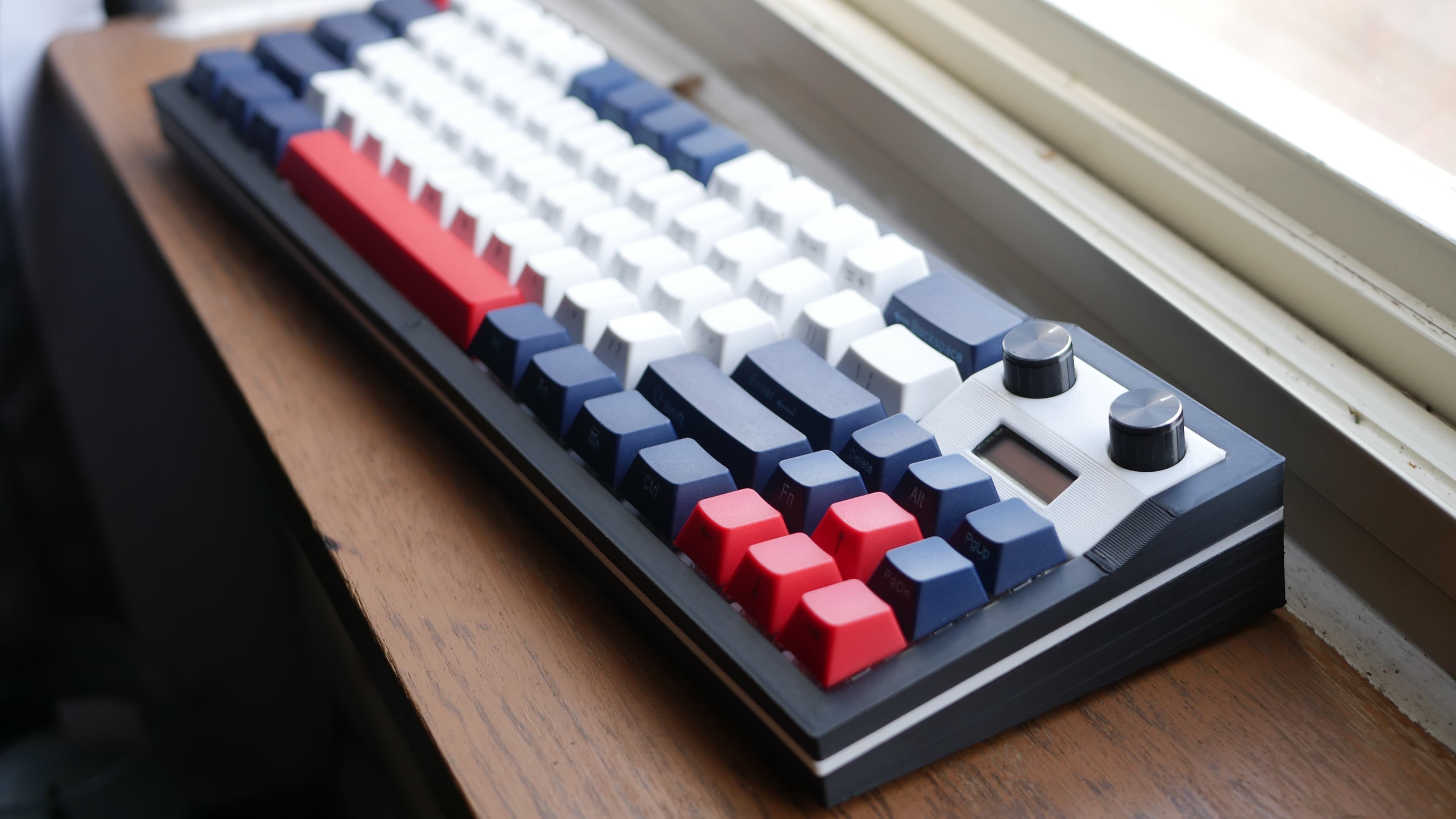 Beezenbach70 - Compact F-Rowless 60-70% w/ Rotary Encoders and OLED display image 2