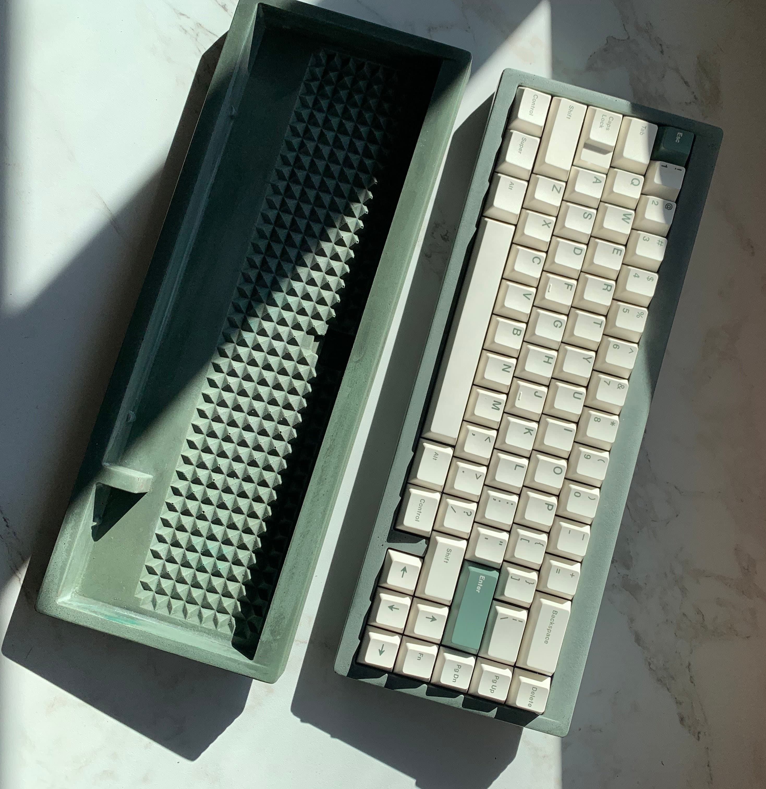 Titus65 - Gummy O-Ring Mounted Concrete Keyboard image 2