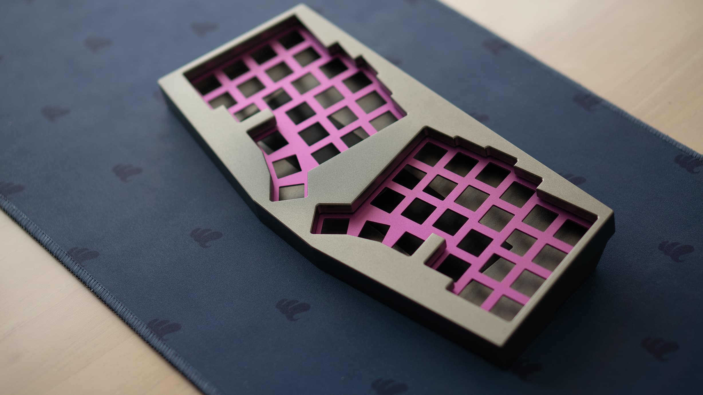 Cornelius - Gasket mounted 40% column staggered keyboard image 14