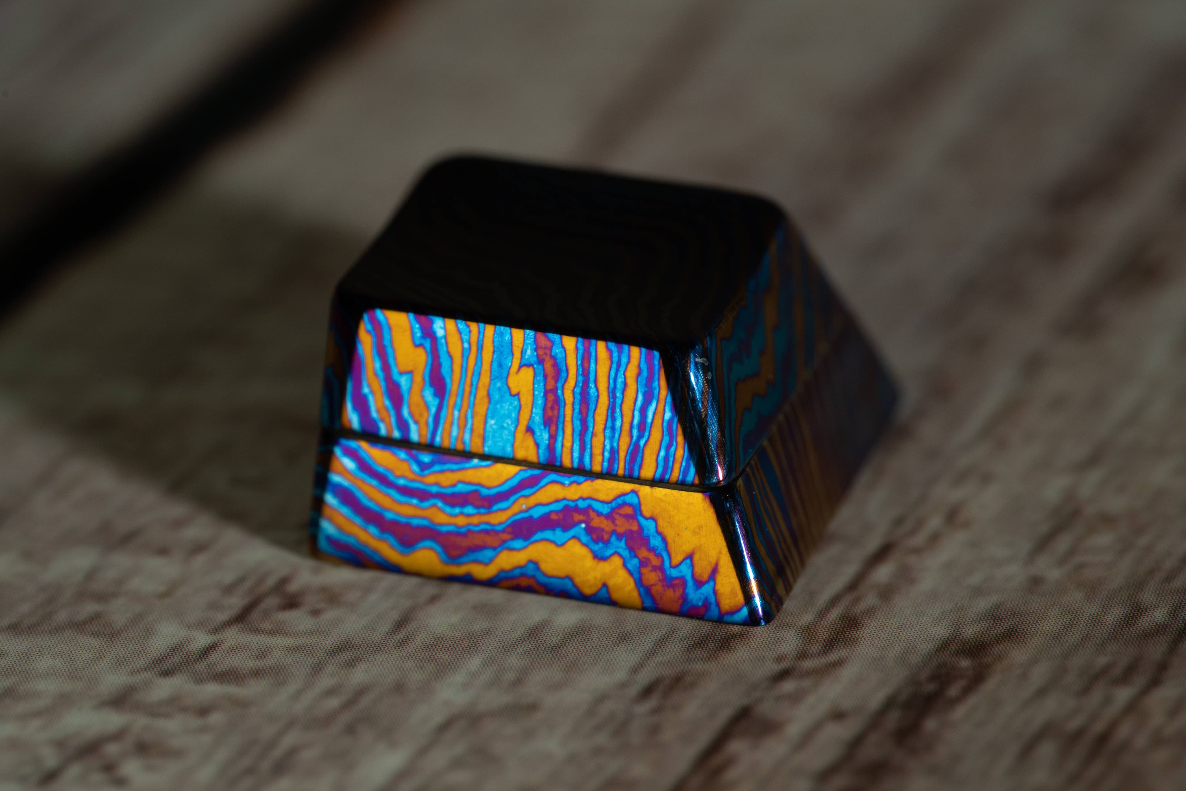 Mokuti/Titanium Damascus Artisan Keycap image 4