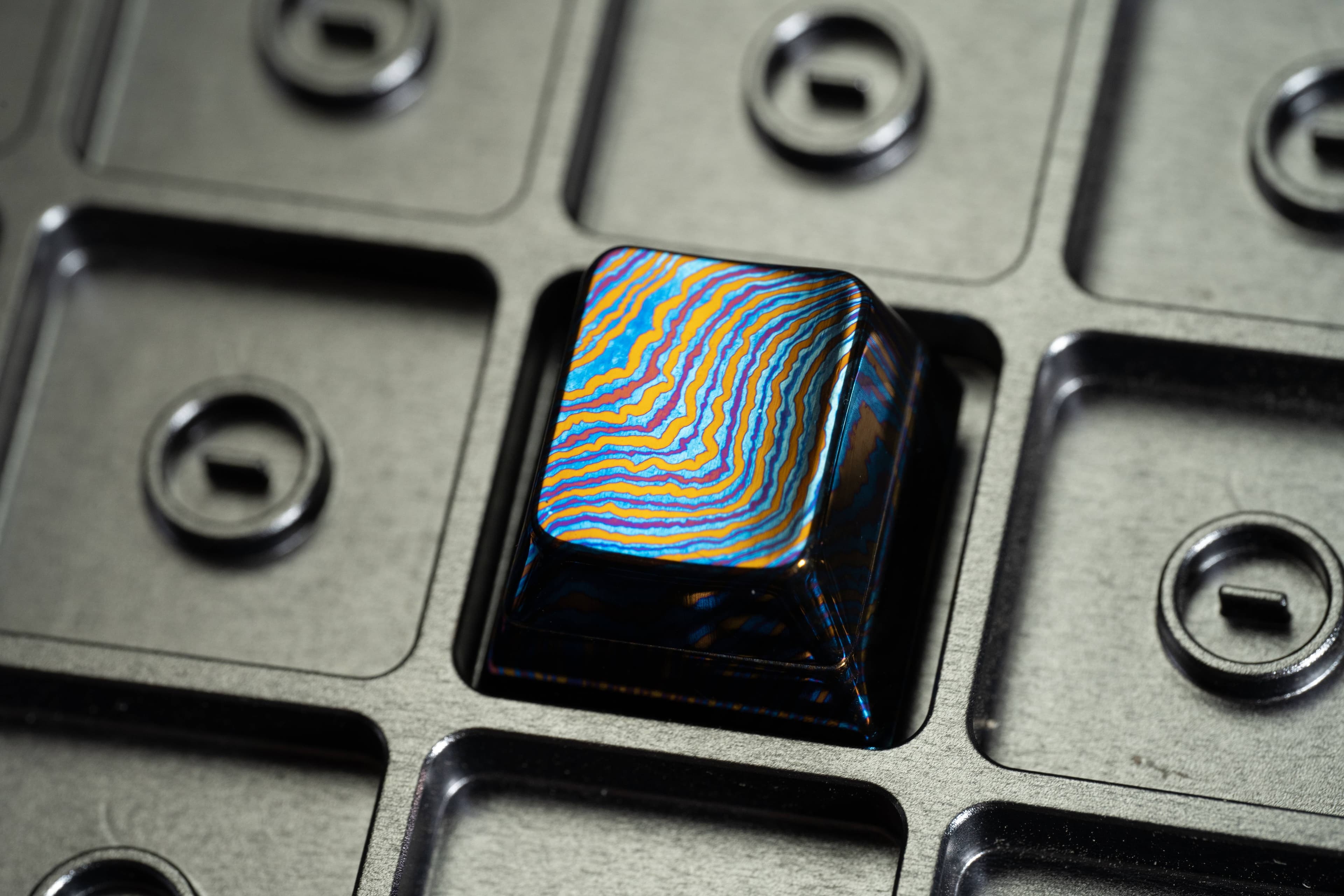 Mokuti/Titanium Damascus Artisan Keycap