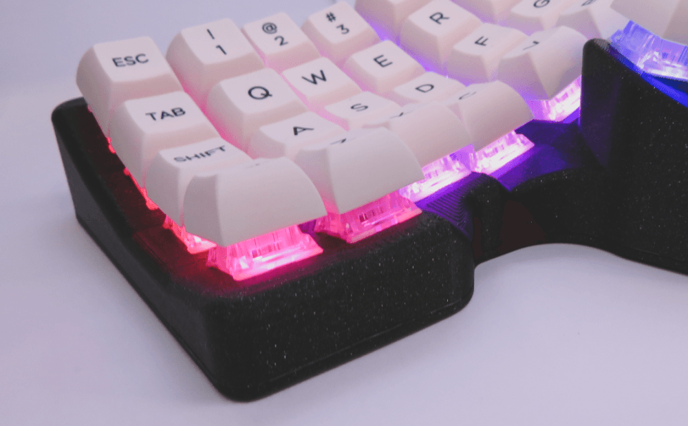 Scylla - a modern, compact ergonomic split keyboard image 5