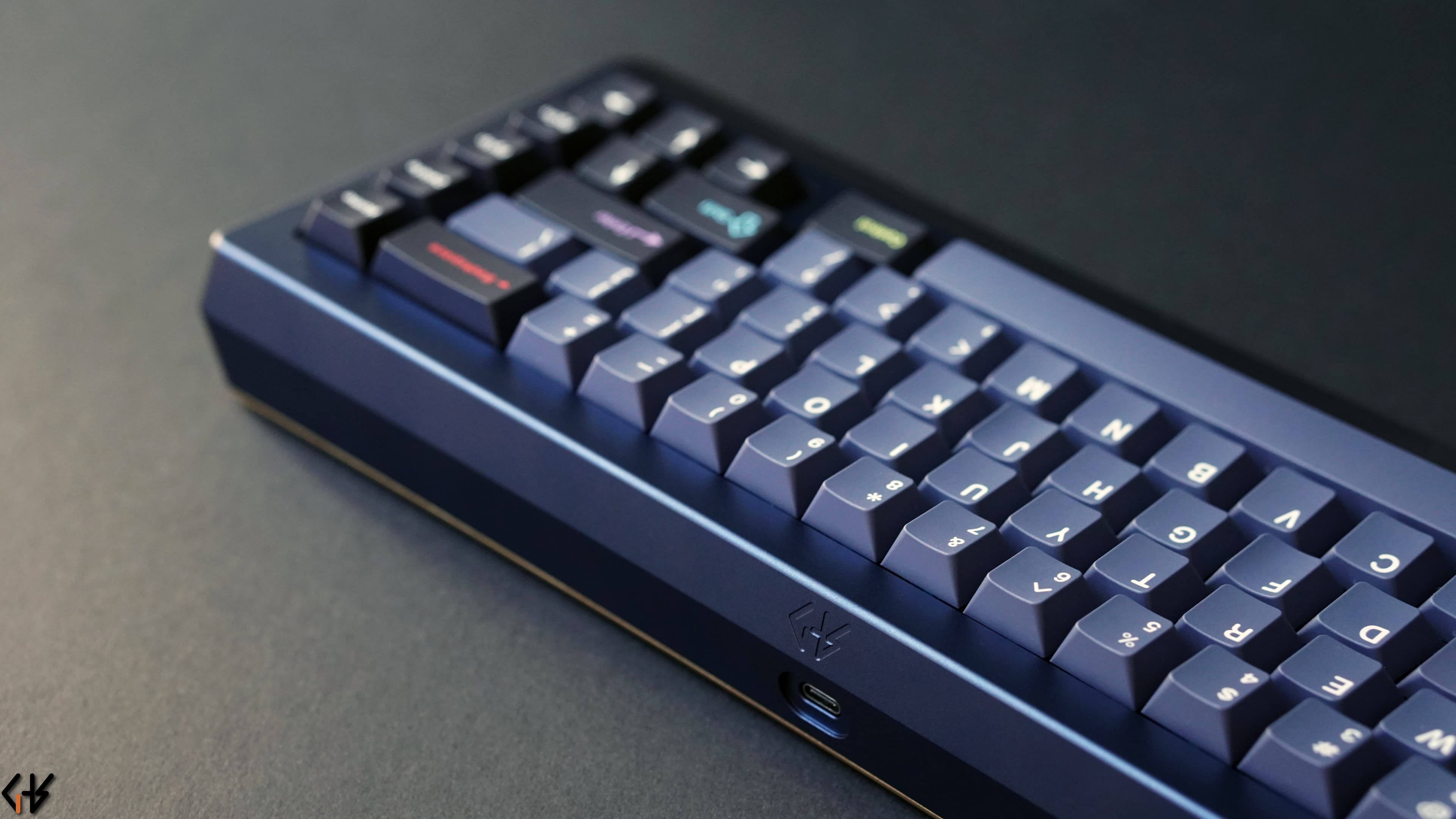 GHS.JEM - A screwless seamless 65% keyboard image 9