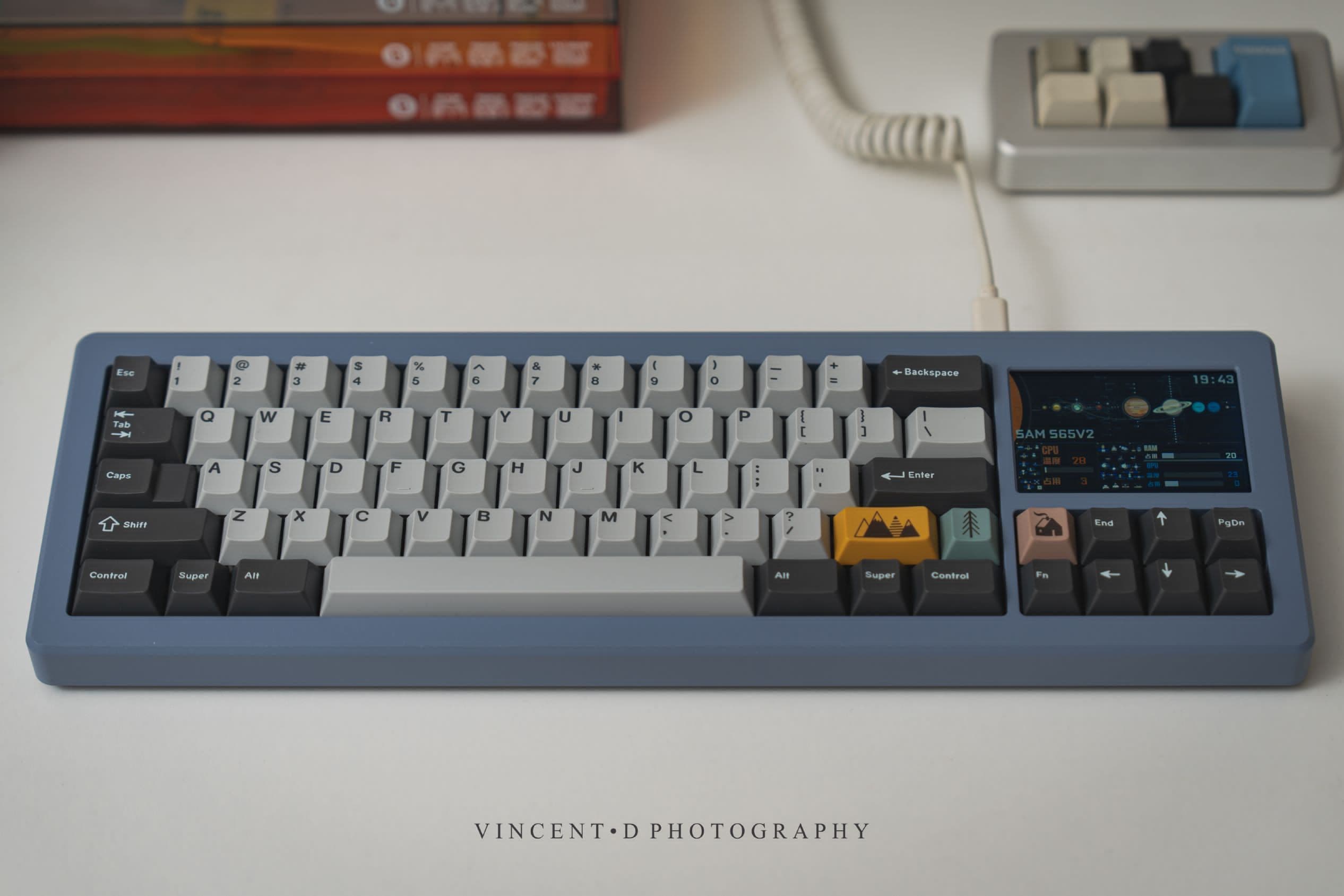 S65/80 V2 Keyboard with 3.5-inch IPS Screen R2 GB IS LIVE