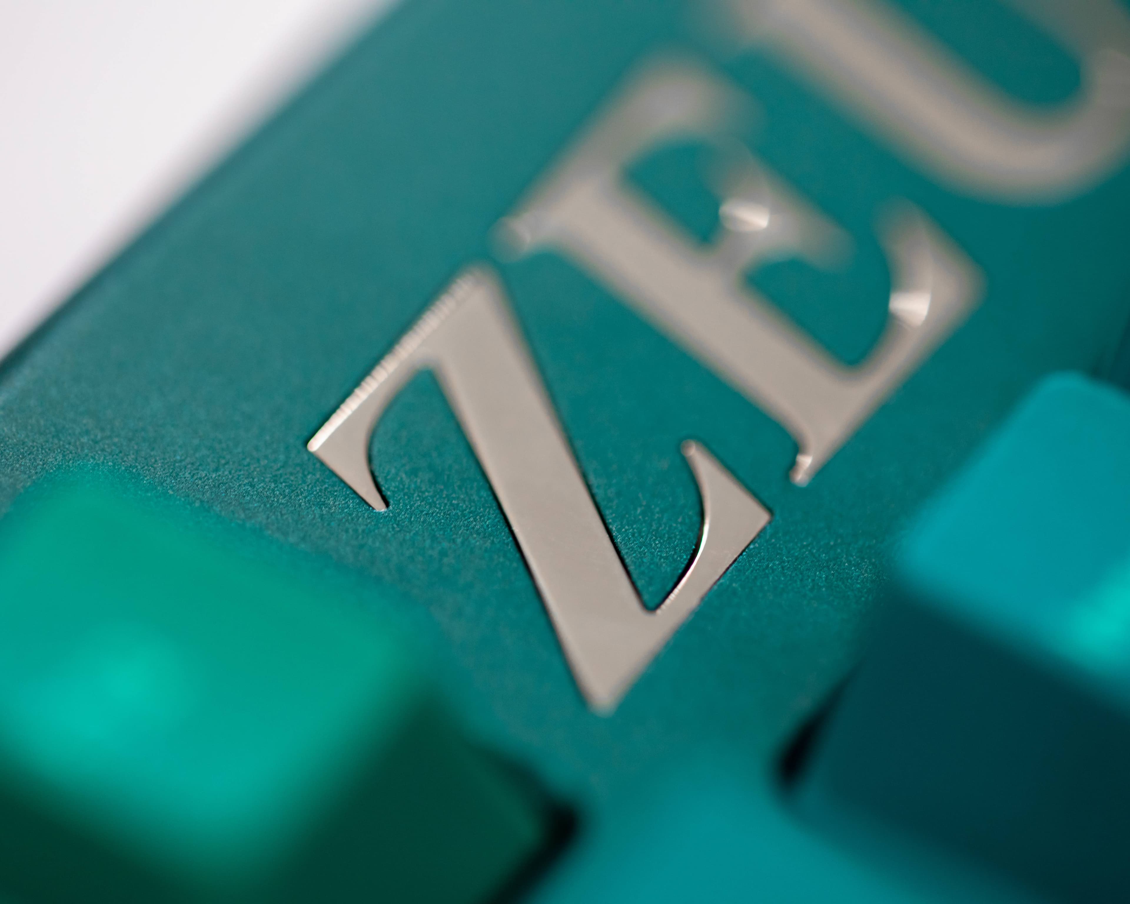 ZEUS Wireless TKL - New Badge and Deskmat Collab! image 7