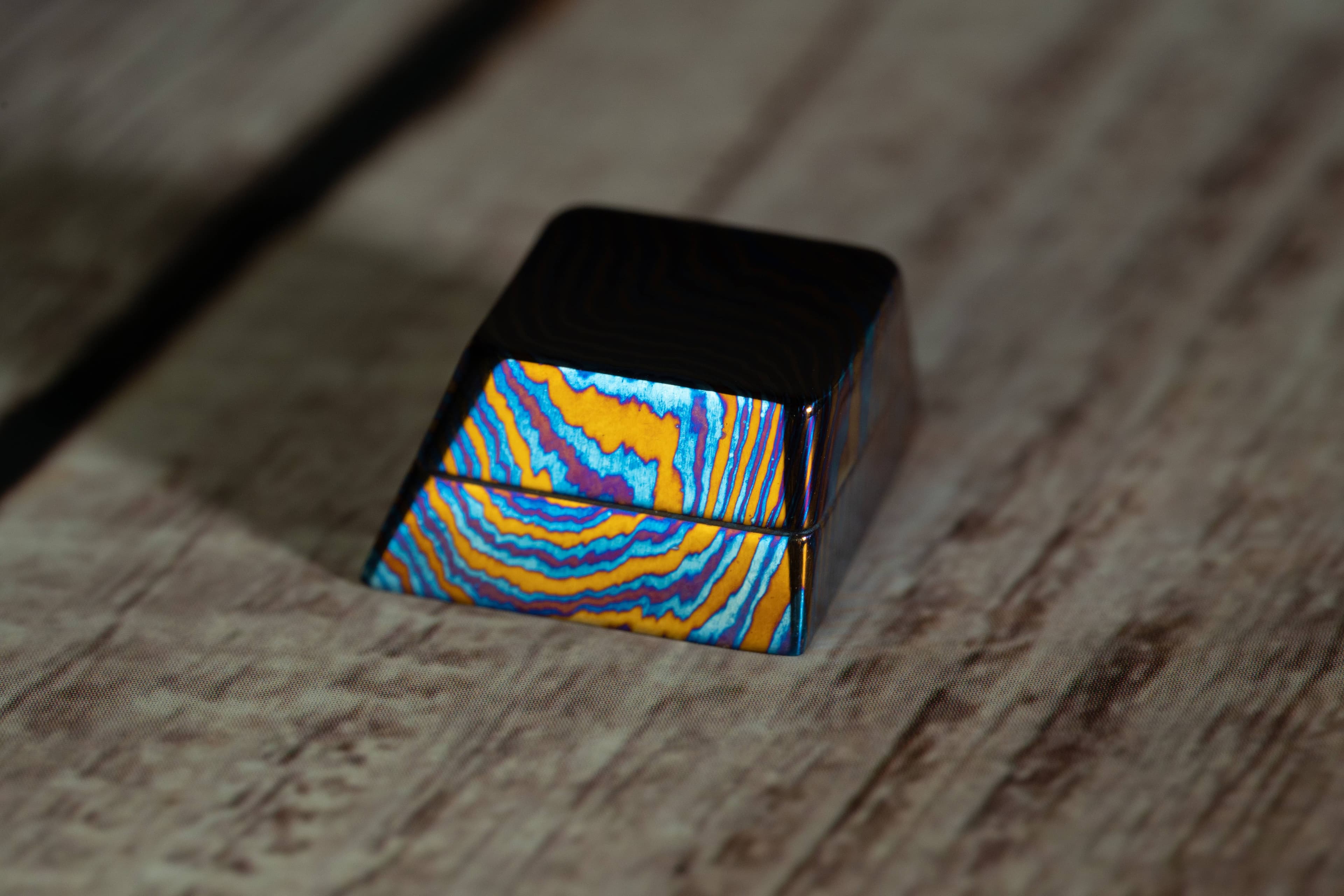 Mokuti/Titanium Damascus Artisan Keycap image 5