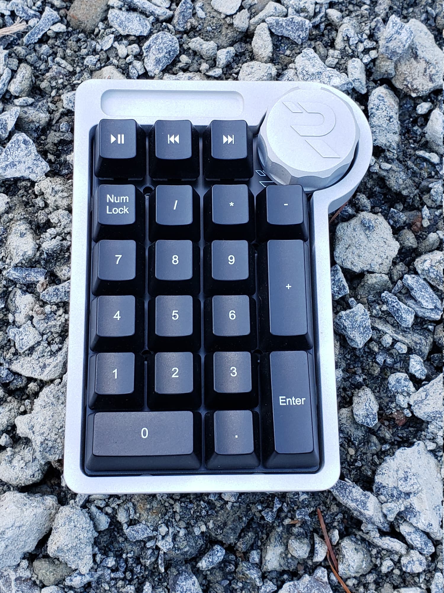 RM-Numpad: A numpad with an aluminum case and big 'ol knob. image 3