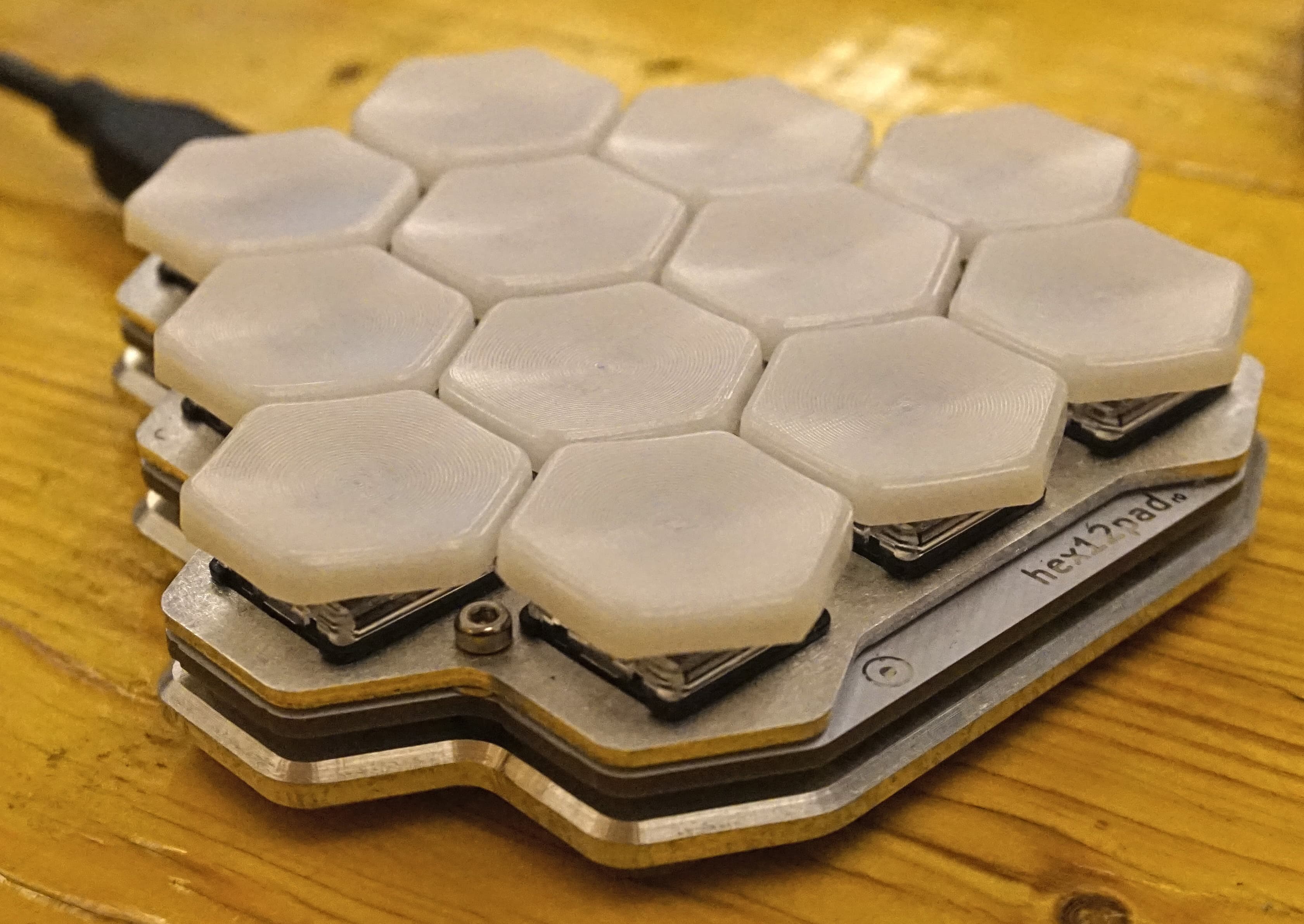 0xC.pad hex macropad and keycaps image 3