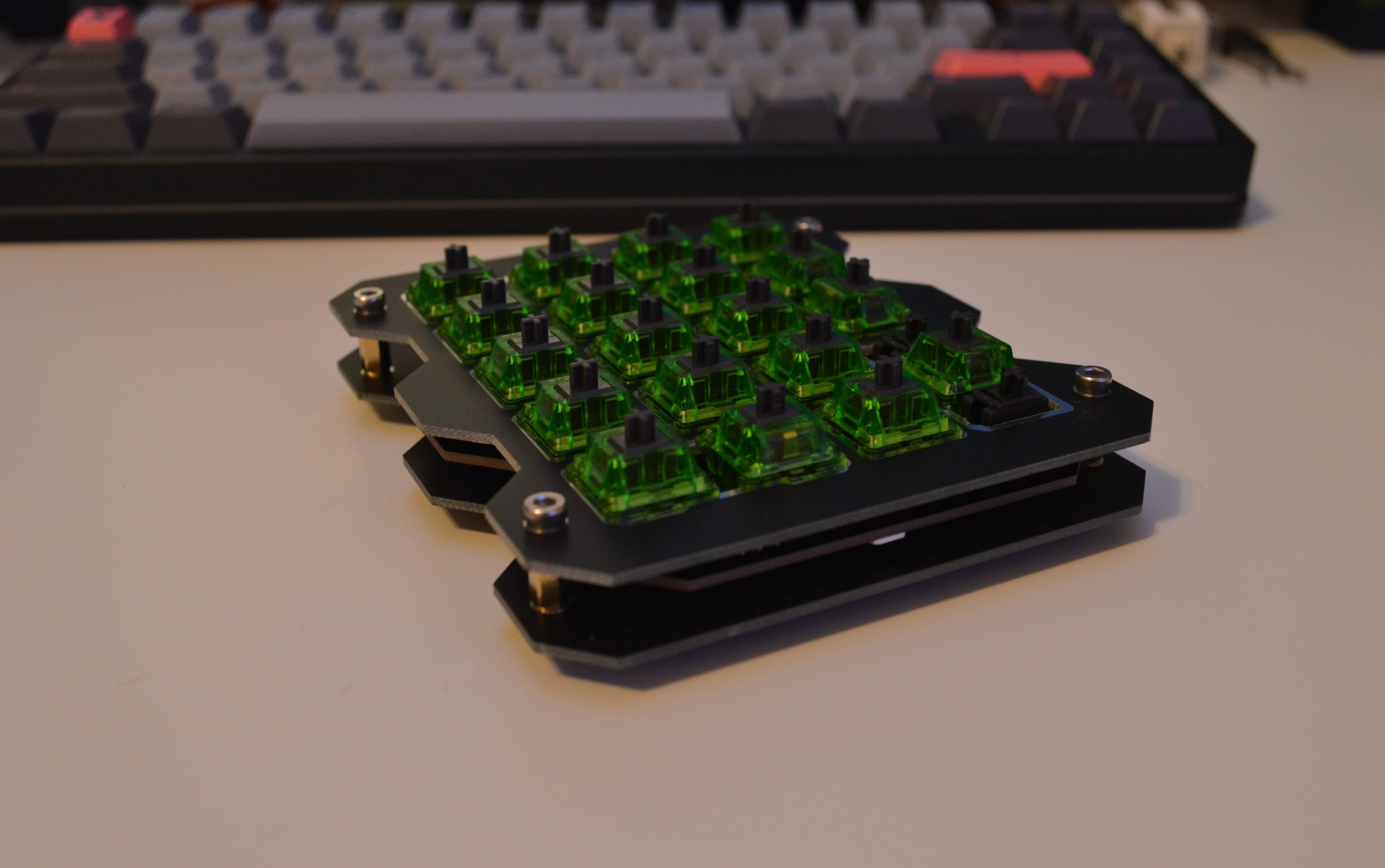 S20 - A 5x4 FR4 Sandwich MacroPad/NumberPad