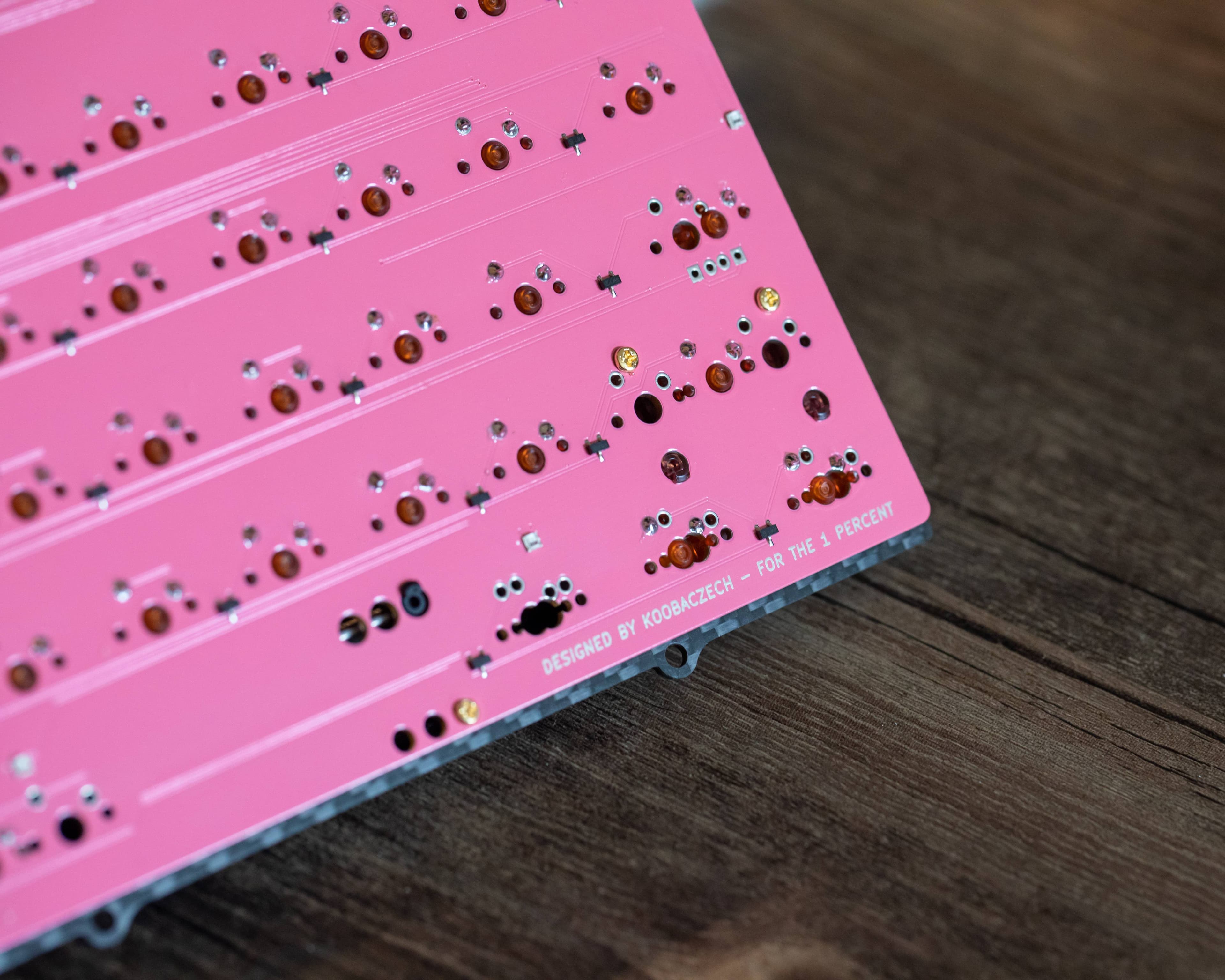 ZEUS Wireless TKL - New Badge and Deskmat Collab! image 14