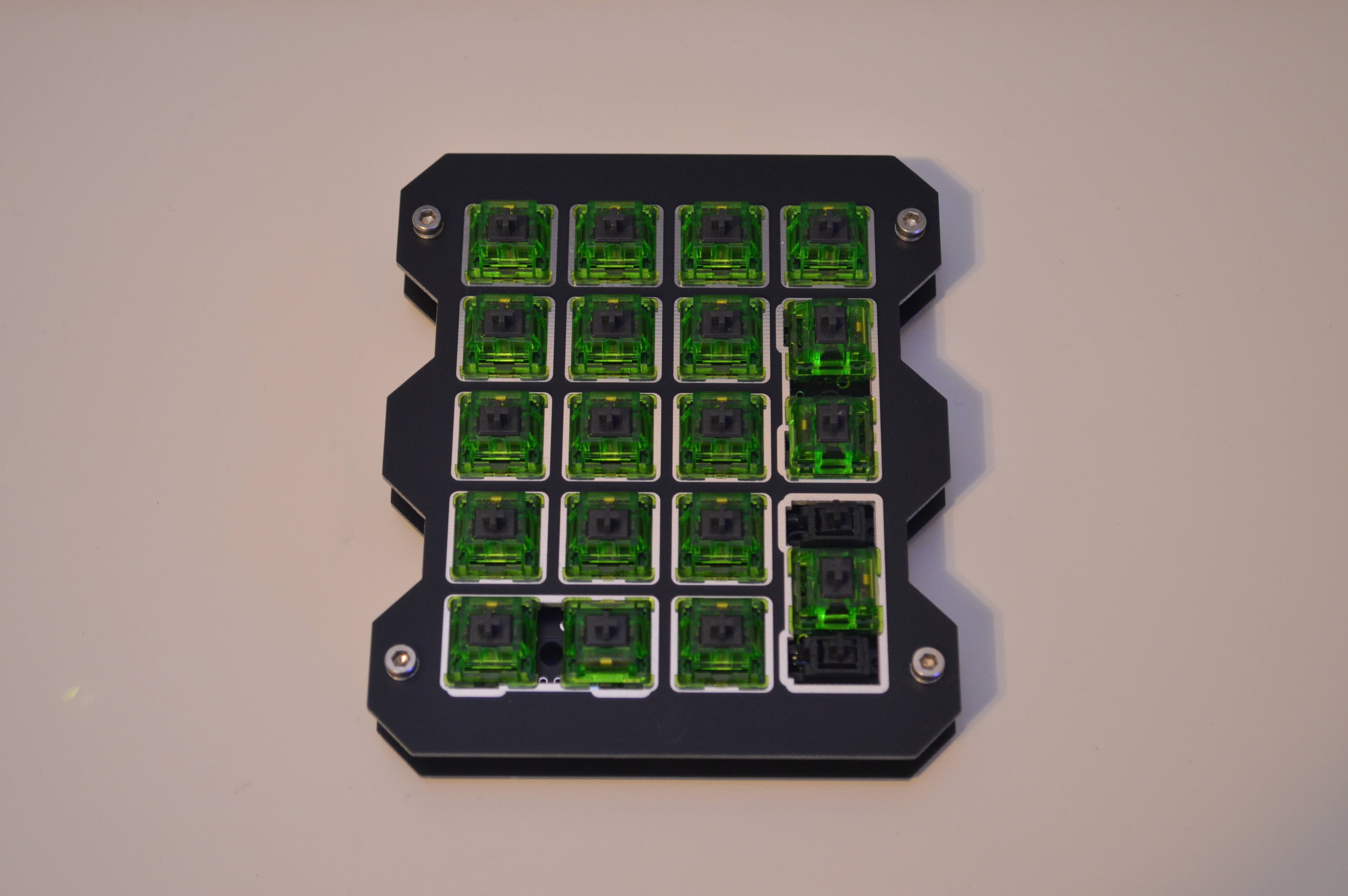 S20 - A 5x4 FR4 Sandwich MacroPad/NumberPad image 3