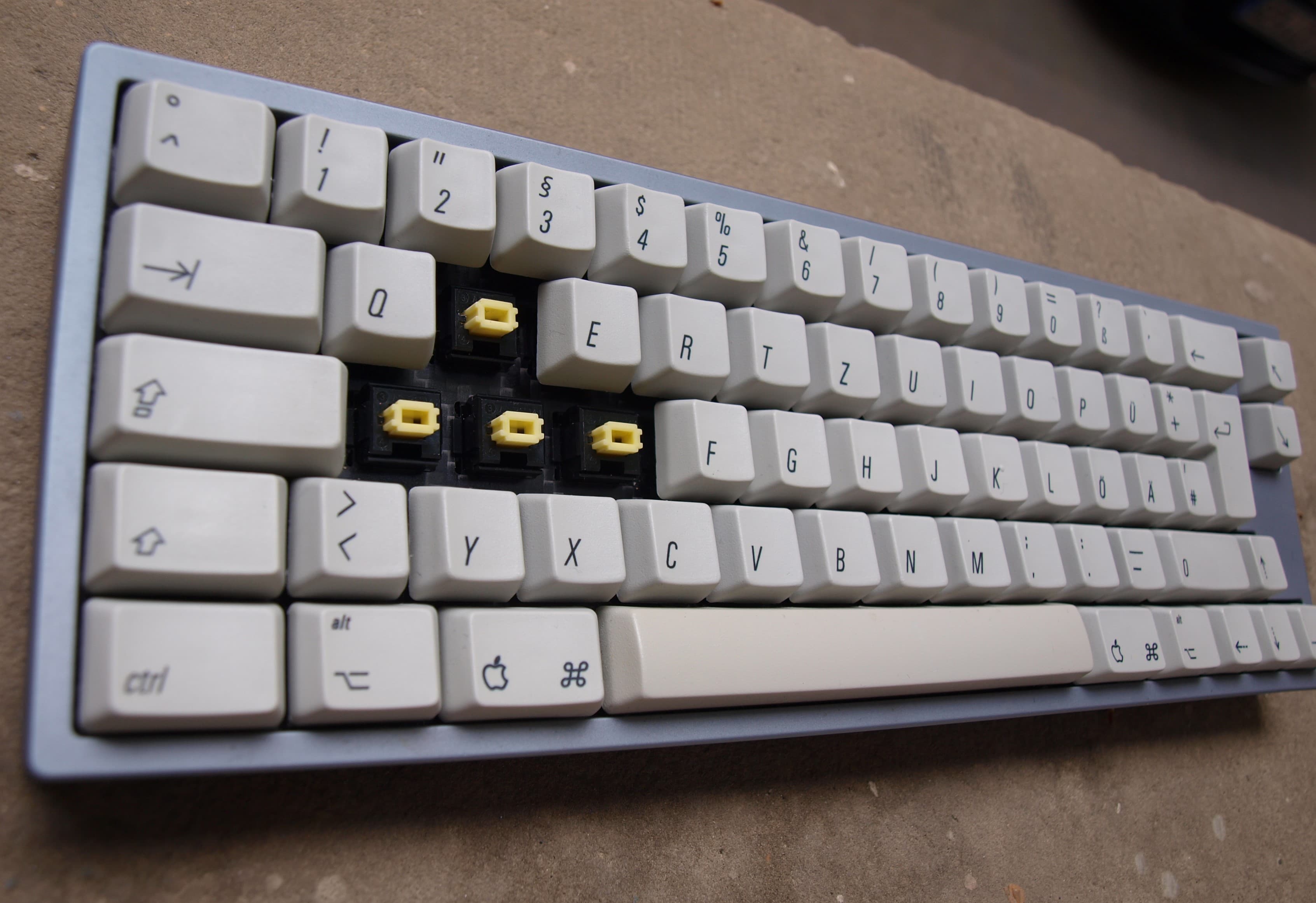 Borsdorf: a 66% keyboard for Alps switches and Apple M3501 ISO keycaps image 14