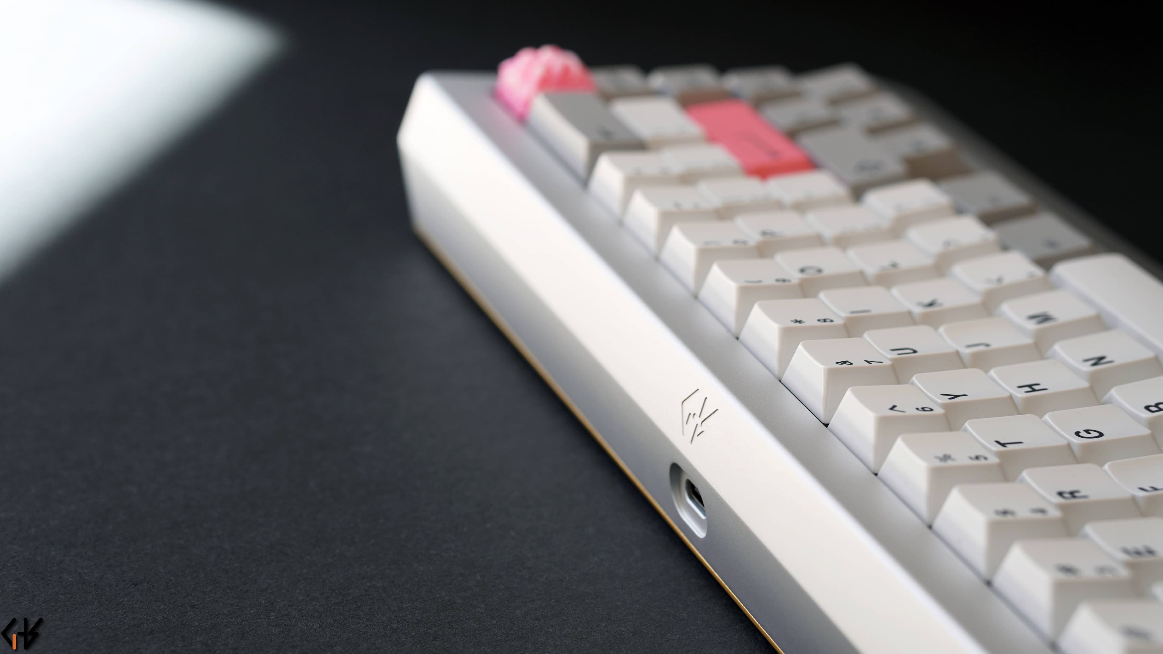 GHS.JEM - A screwless seamless 65% keyboard image 4