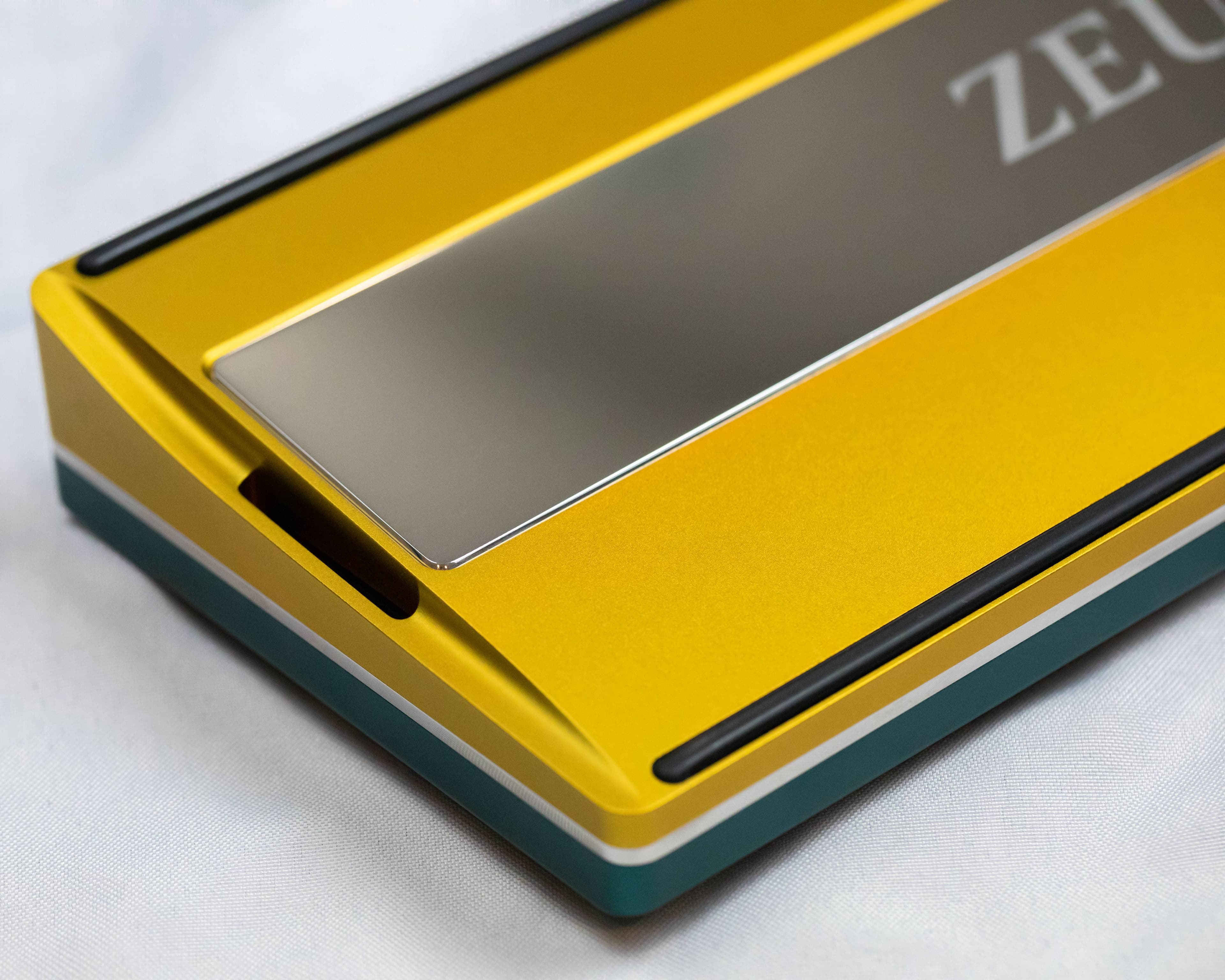 ZEUS Wireless TKL - New Badge and Deskmat Collab! image 9