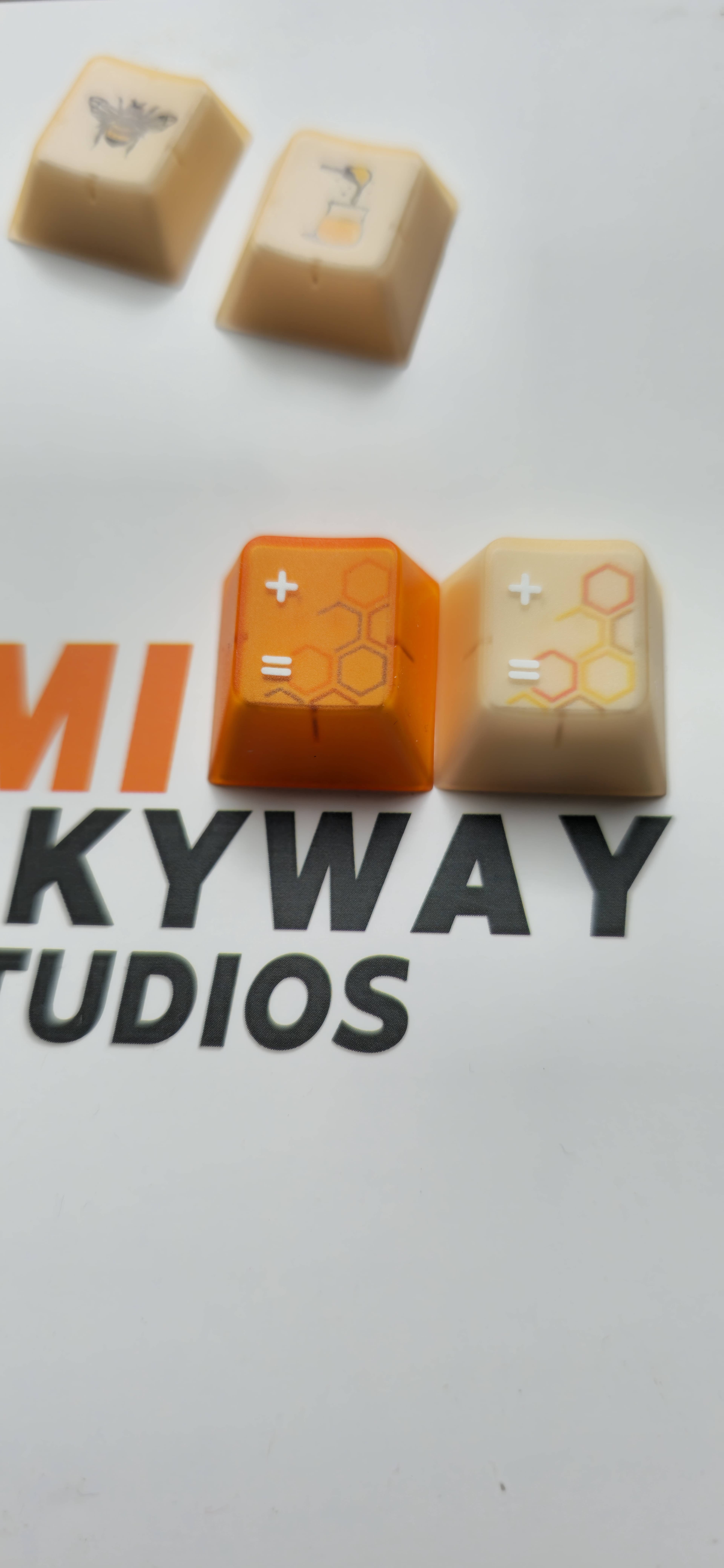 MW Buzzz - Suit Up! image 6