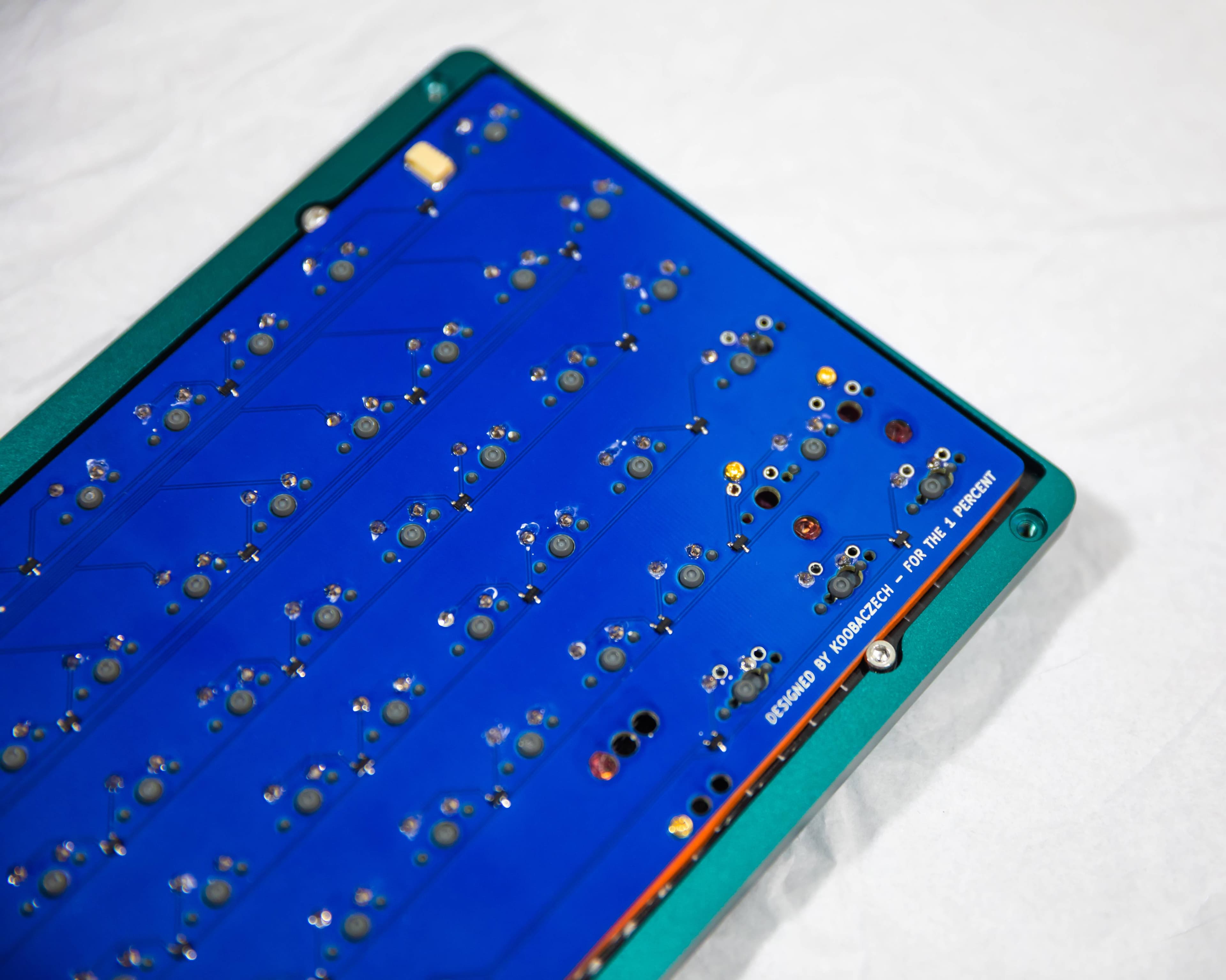 ZEUS Wireless TKL - New Badge and Deskmat Collab! image 12