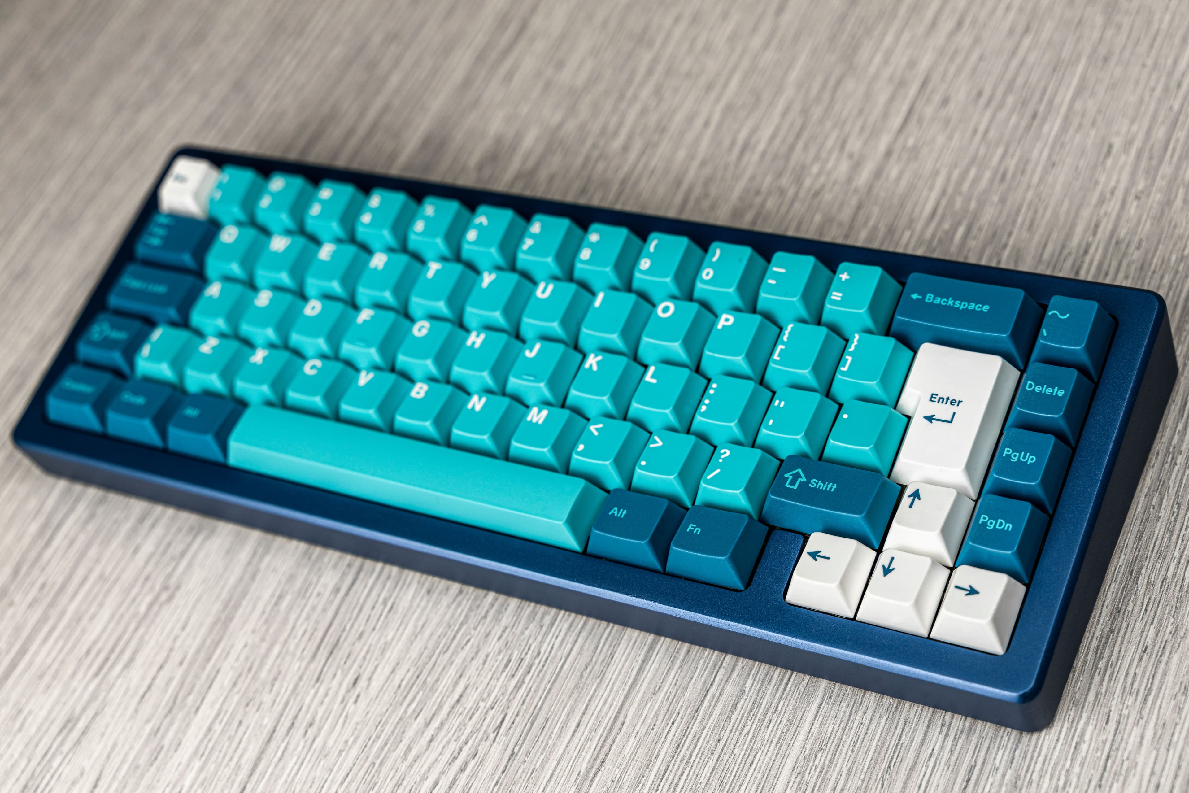 Pizza Keyboards Pizza65 | Minimal Top-Mount 65%, [R2 soon!]