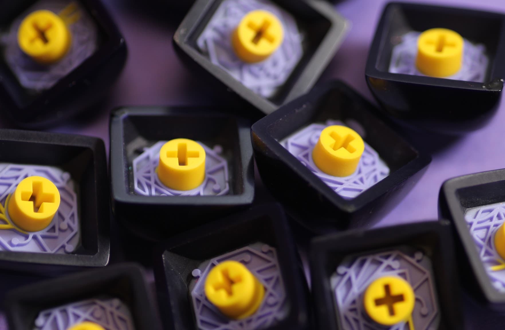 GMK Taro R2 - Closed image 11