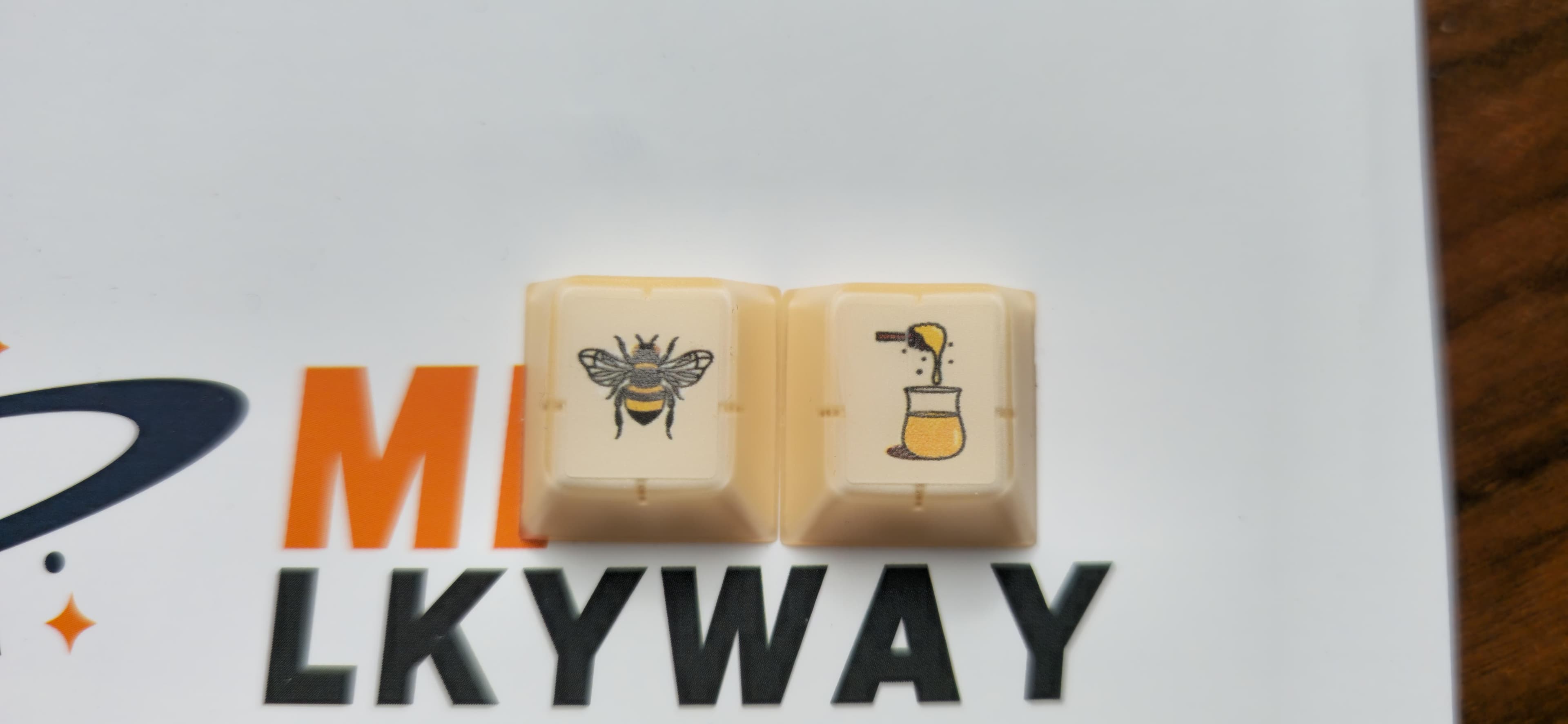 MW Buzzz - Suit Up! image 4