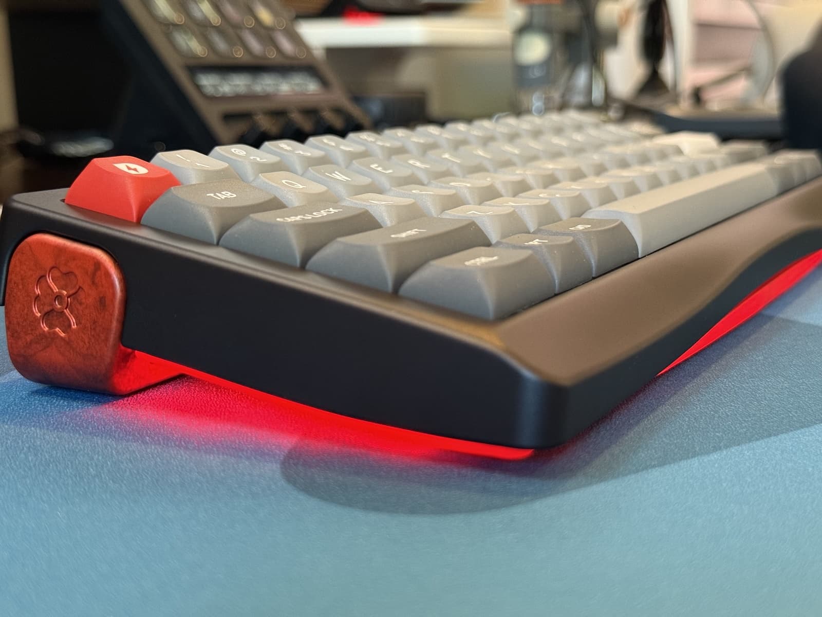 The Wing - 60% gasket mount EC/MX board with variable typing angles image 9