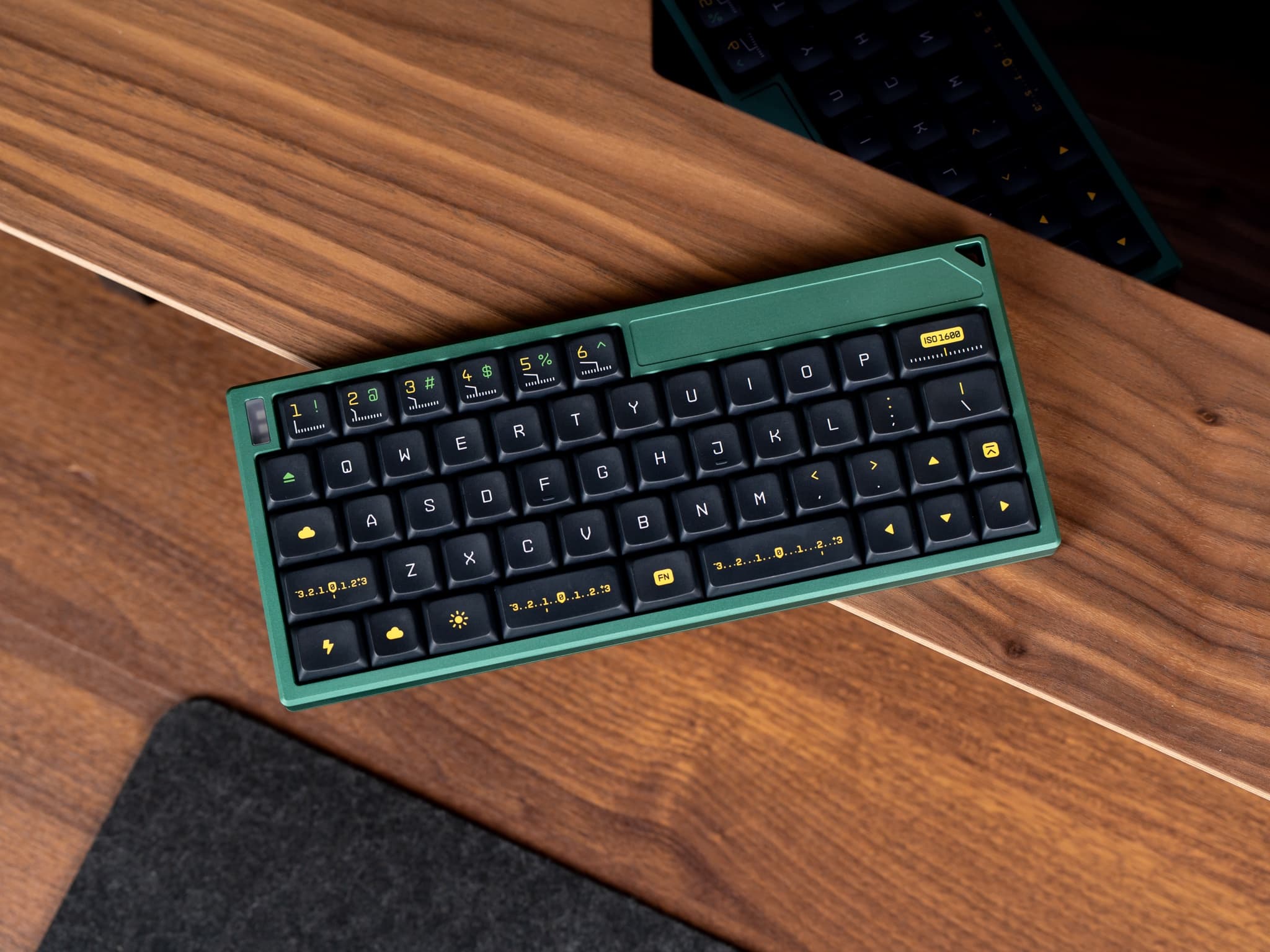 The Bullet Train - a Low Profile Wireless V4N4G0N layout board image 2