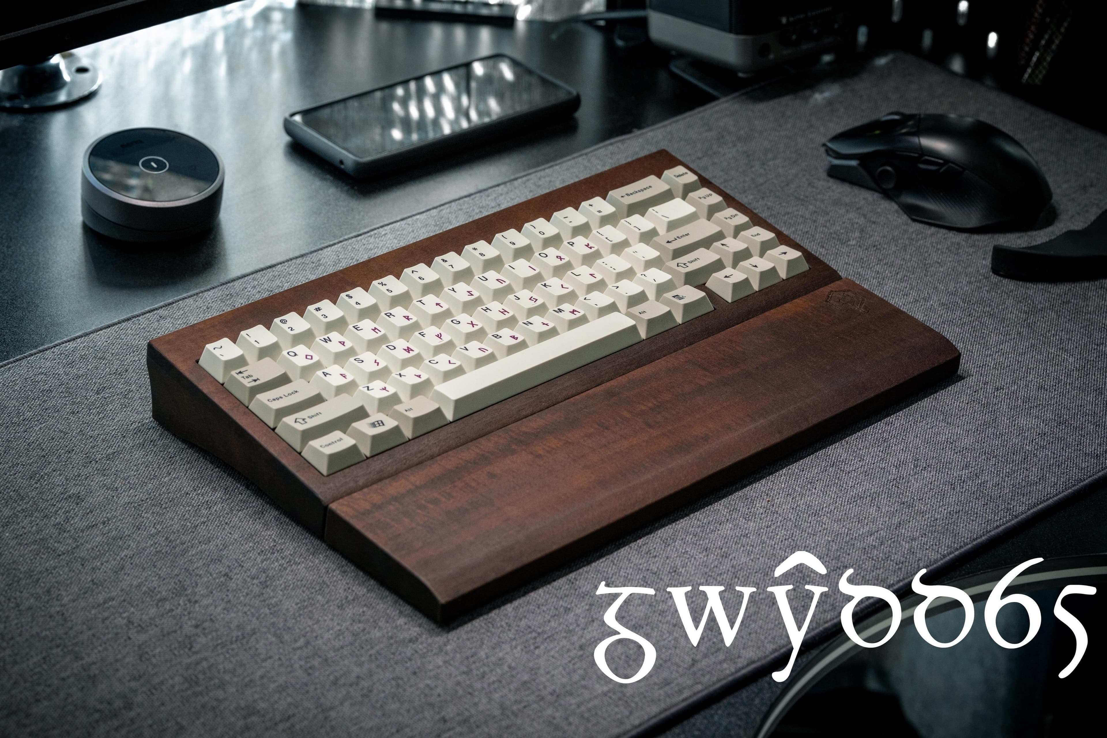 gwŷdd65 - Thermally Modified Wood Keyboard image 4