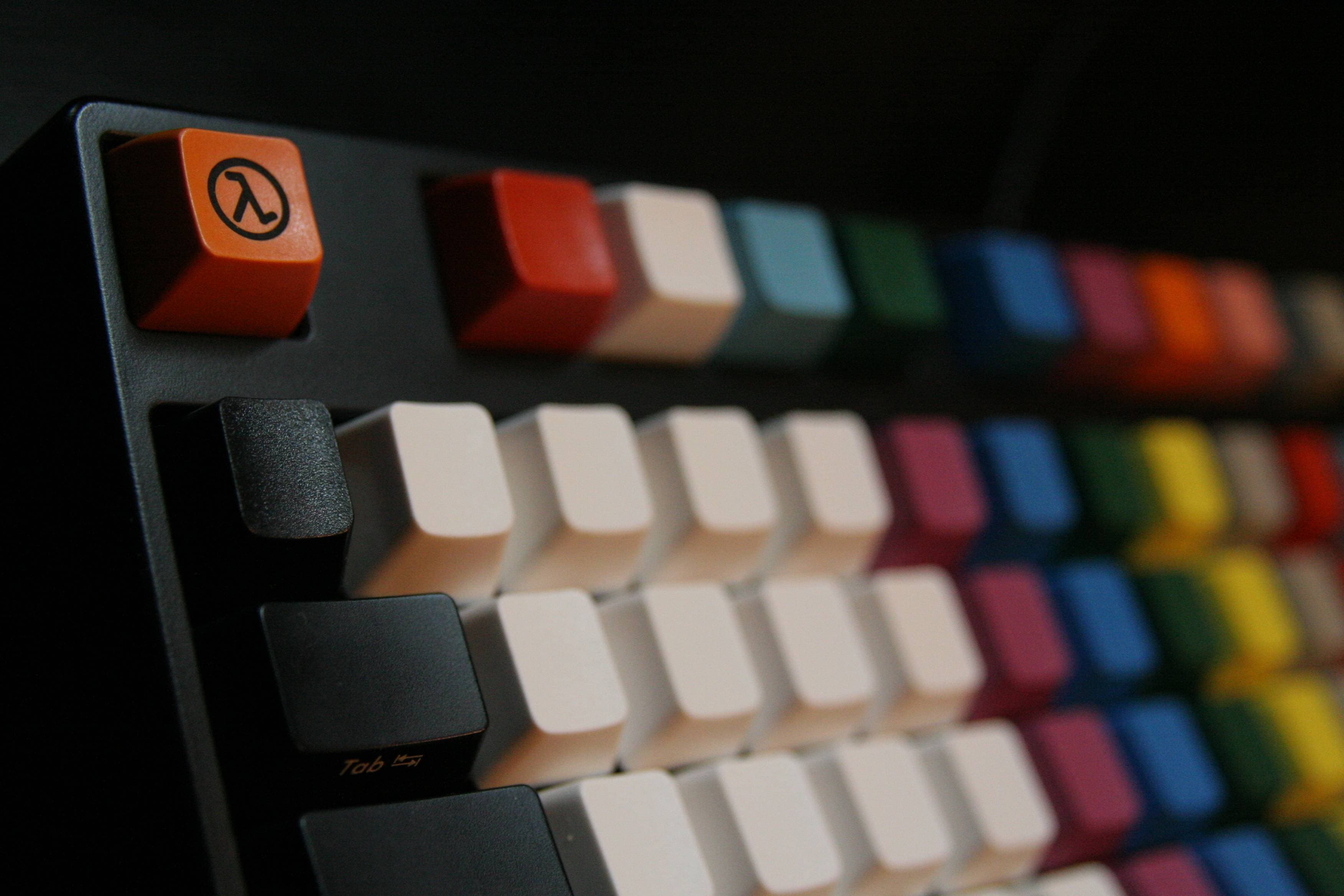 [Shipped] Orange Half-life Lambda key from QWERKeys