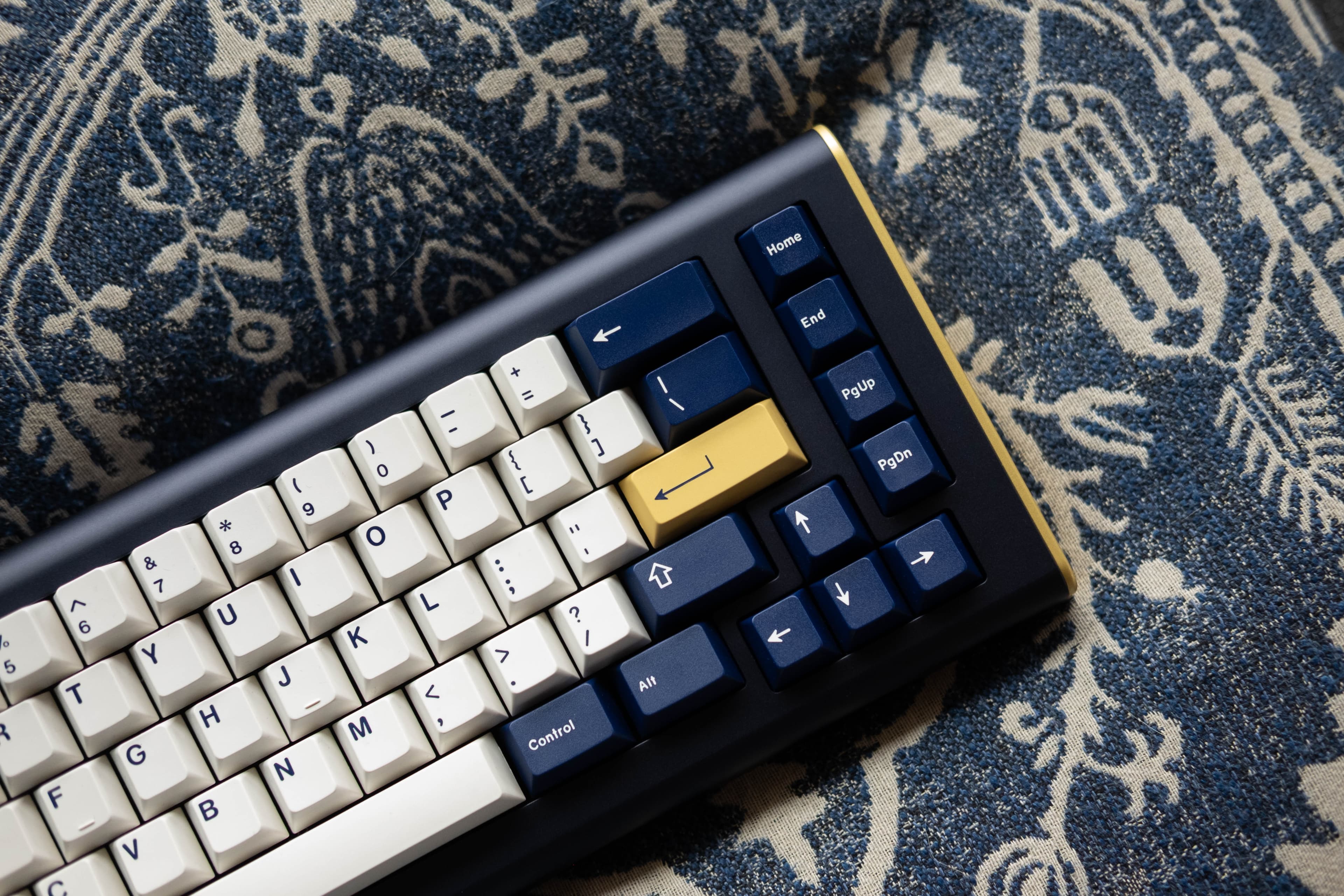 The Gentoo - A Penguin Themed 65% Keyboard | Currently LIVE image 4