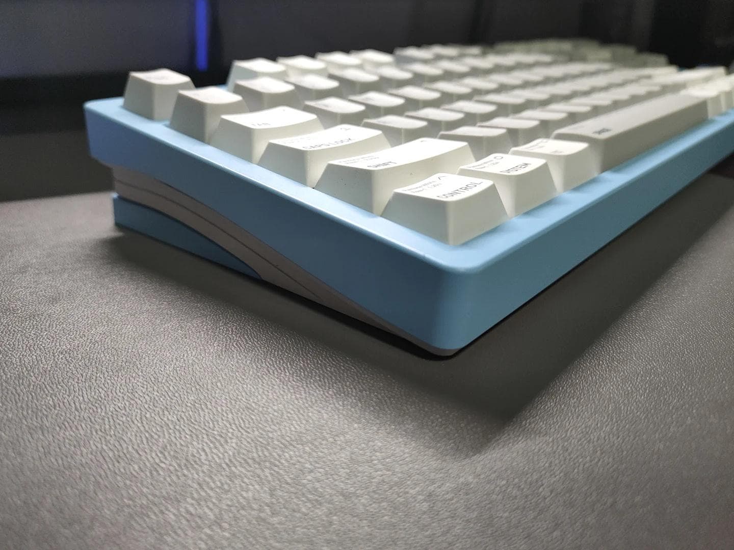 Eau75 R2-water retains no constant shape image 2