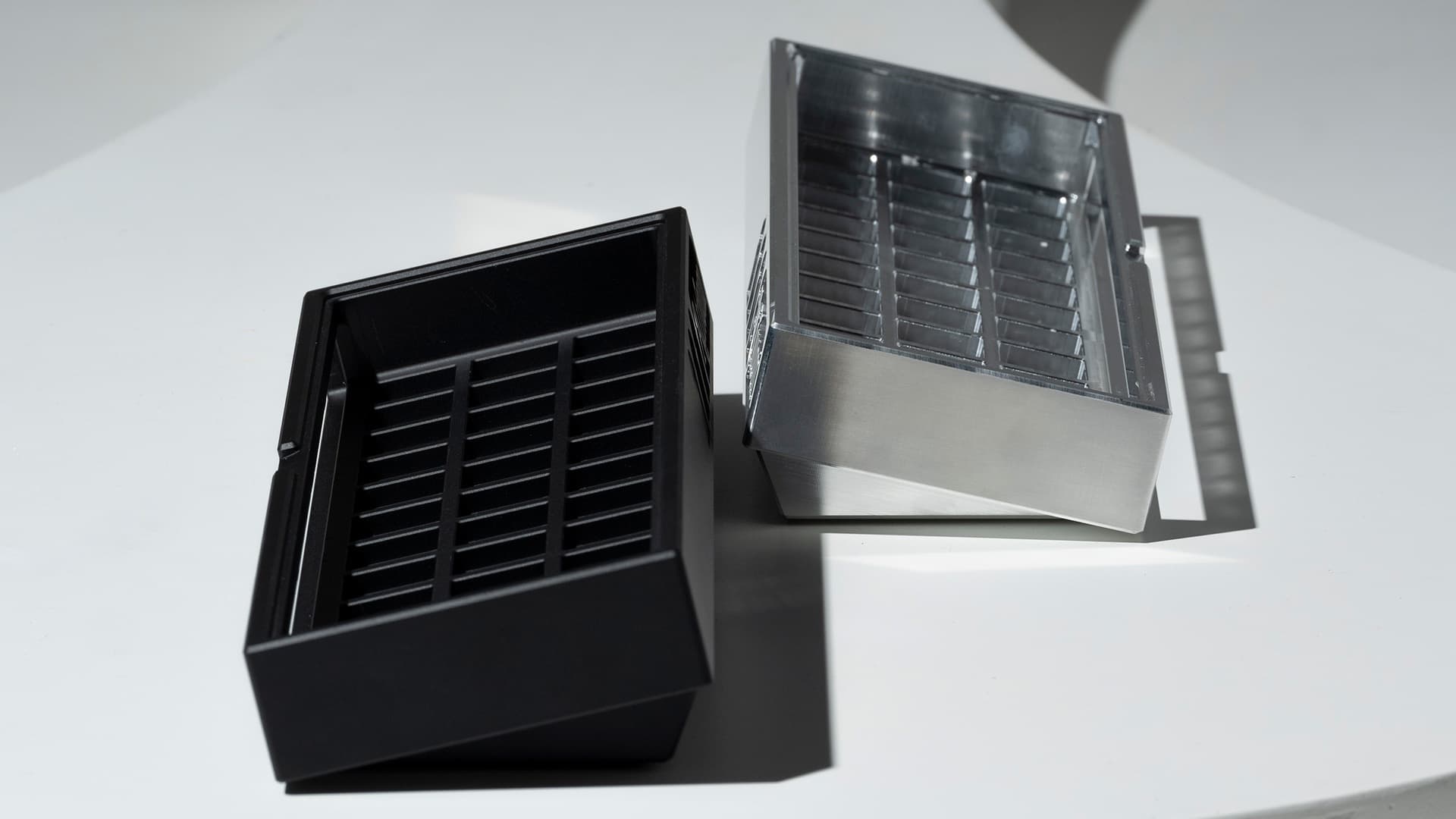 Atrium: A premium, multiple window artisan keycap display box image 22