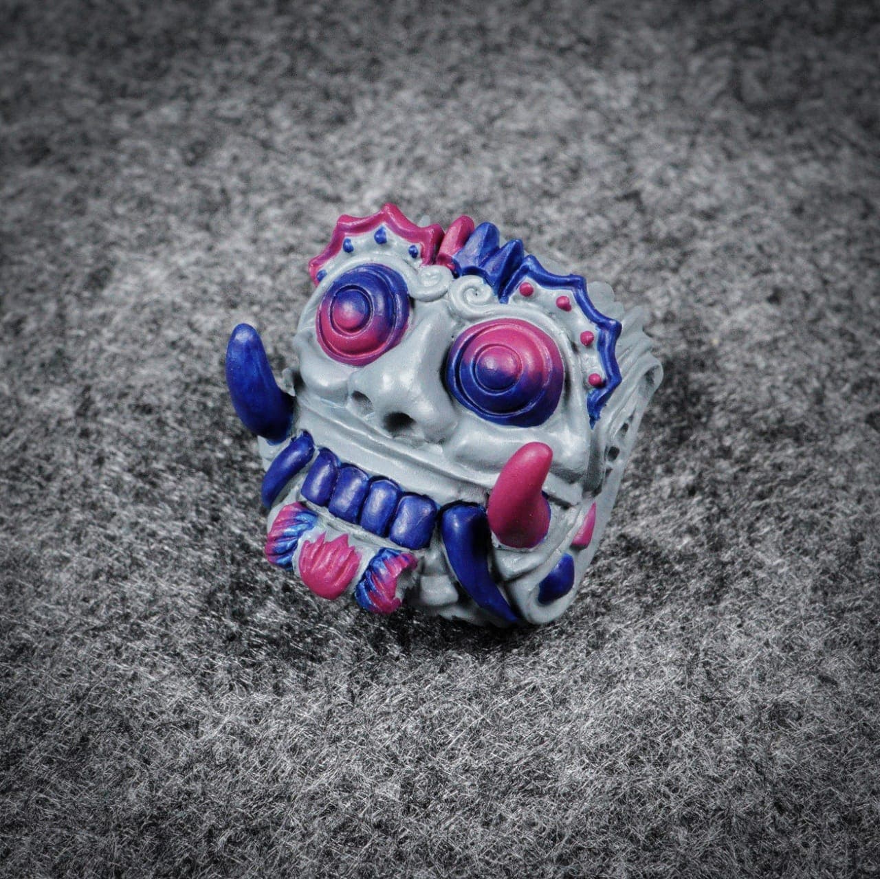 GMK Cobalt - GB closed image 2