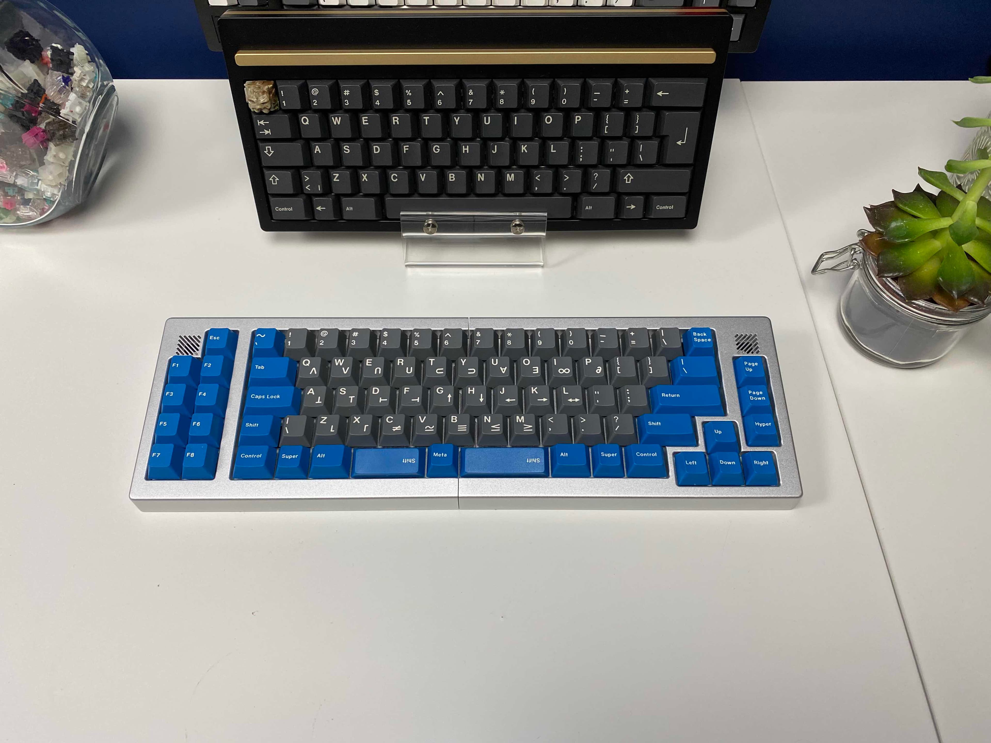 Doppelgänger - 65ish% Split + Macro Pad image 2