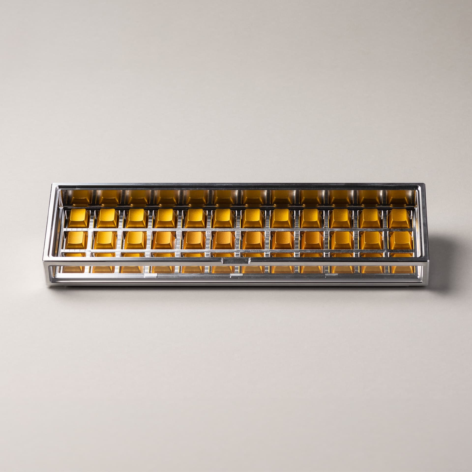Atrium: A premium, multiple window artisan keycap display box image 3