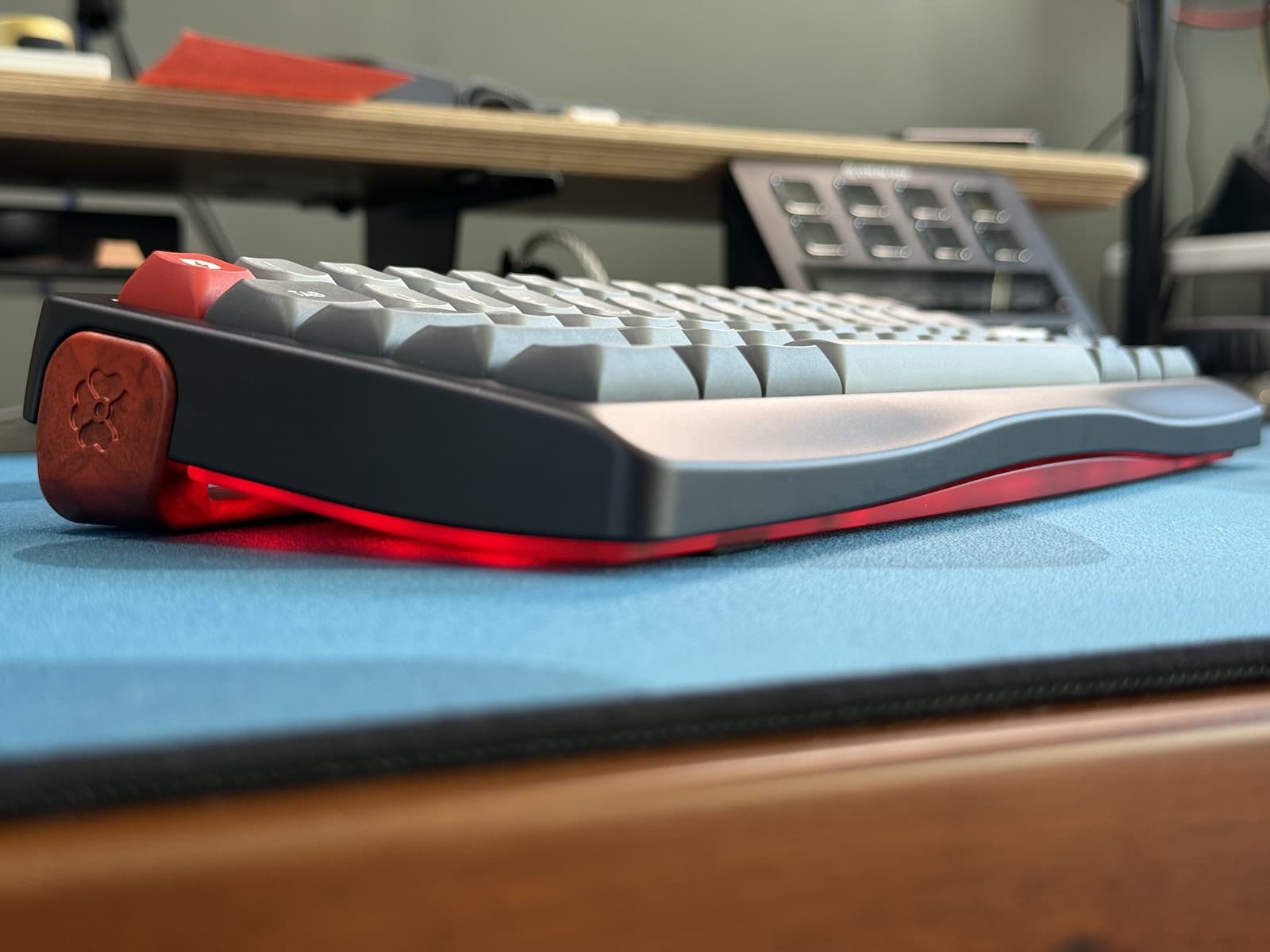 The Wing - 60% gasket mount EC/MX board with variable typing angles image 8