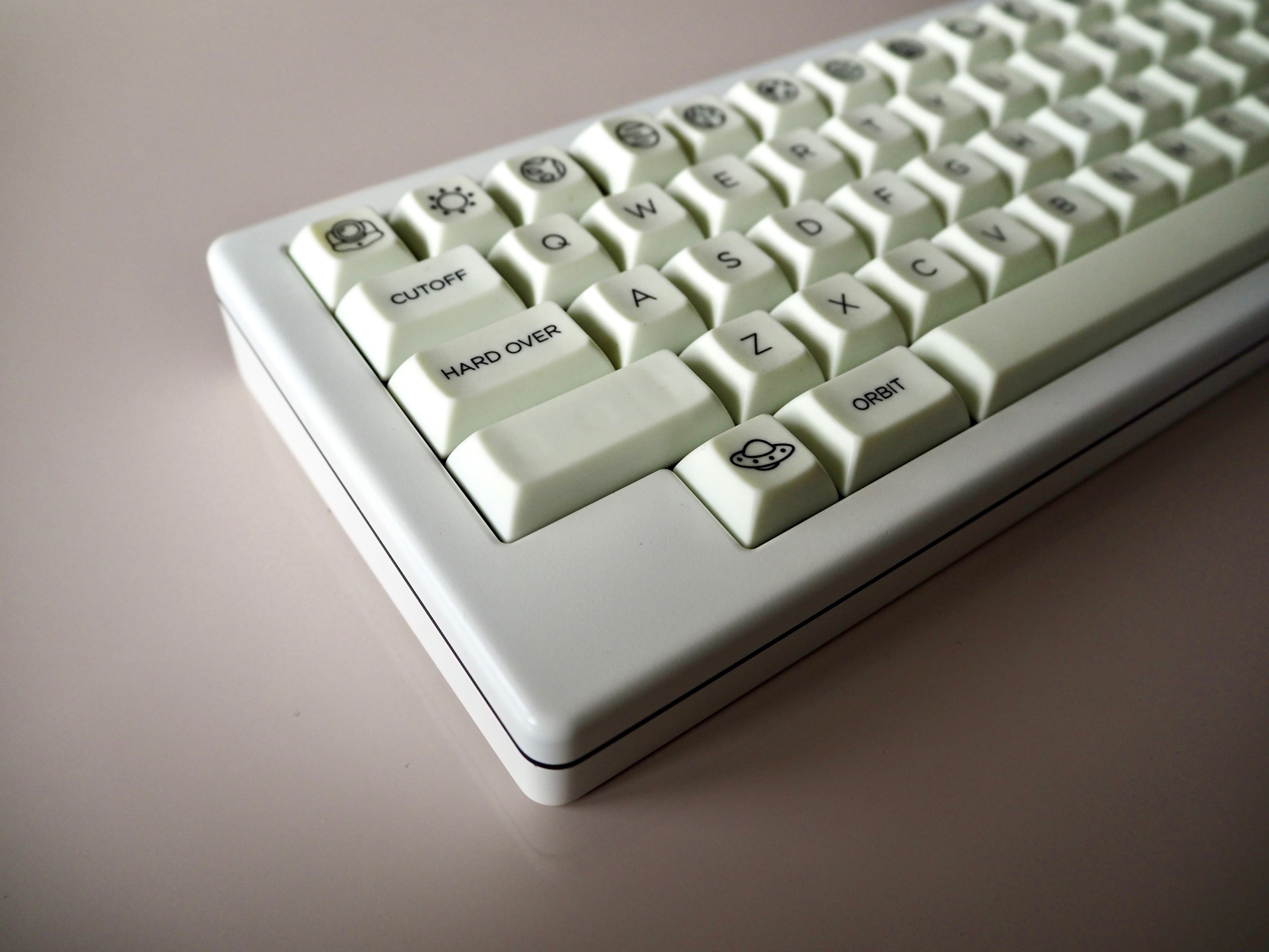 HONEYBOARD 60% - STORMTROOPER WHITE CERAKOTE - Closed image 2