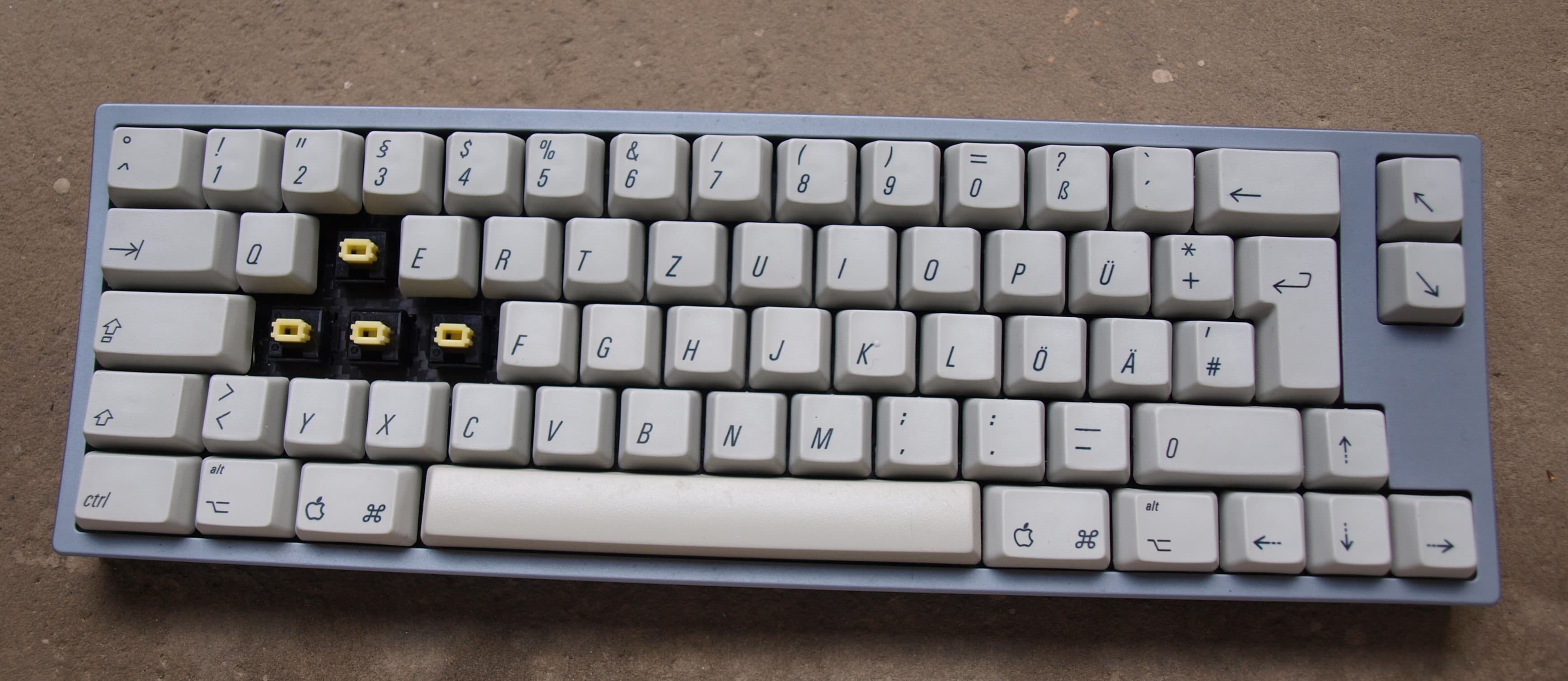 Borsdorf: a 66% keyboard for Alps switches and Apple M3501 ISO keycaps image 13