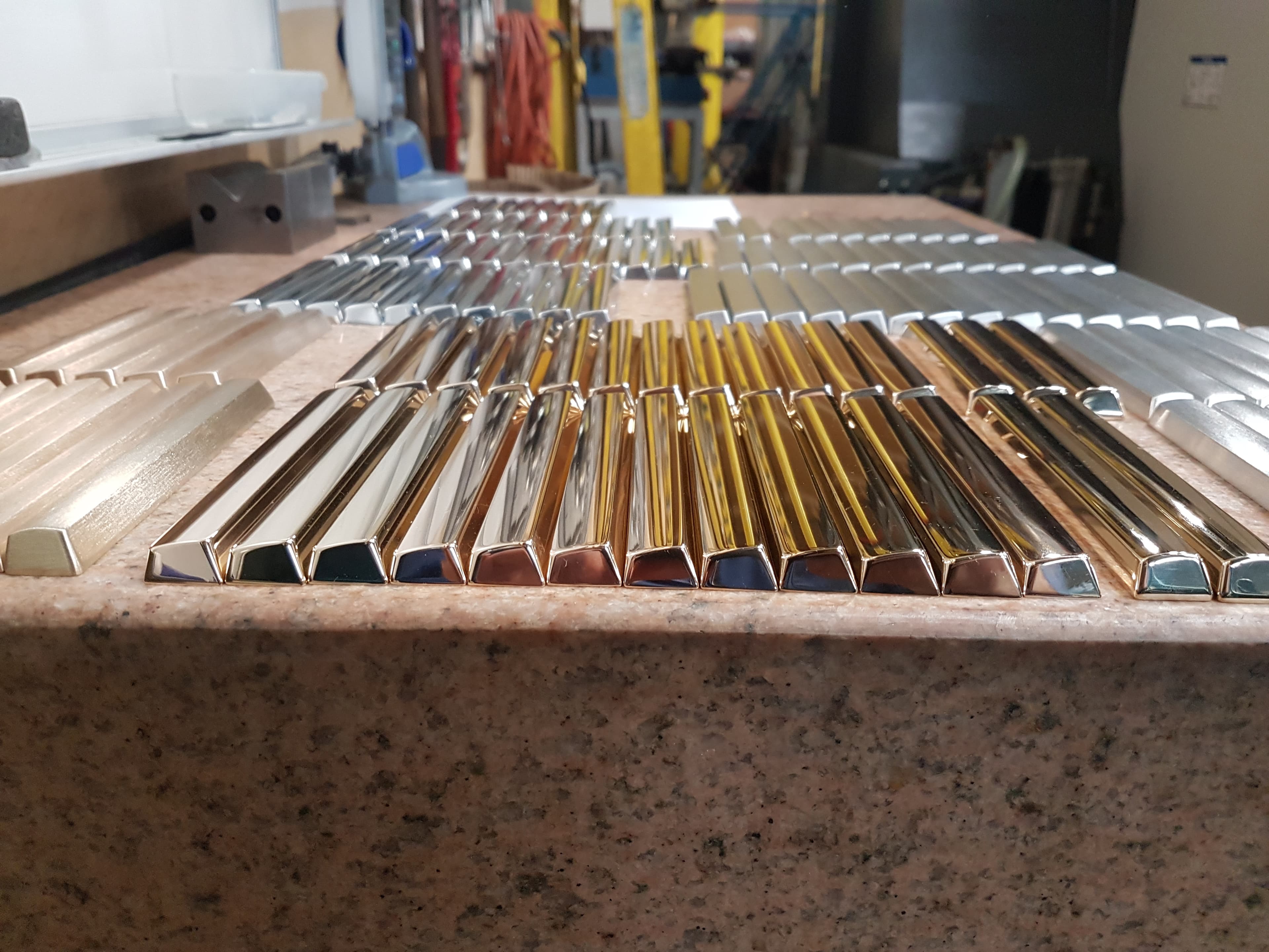 SPACEBARS BRONZE & ALUMINUM - Closed - image 6