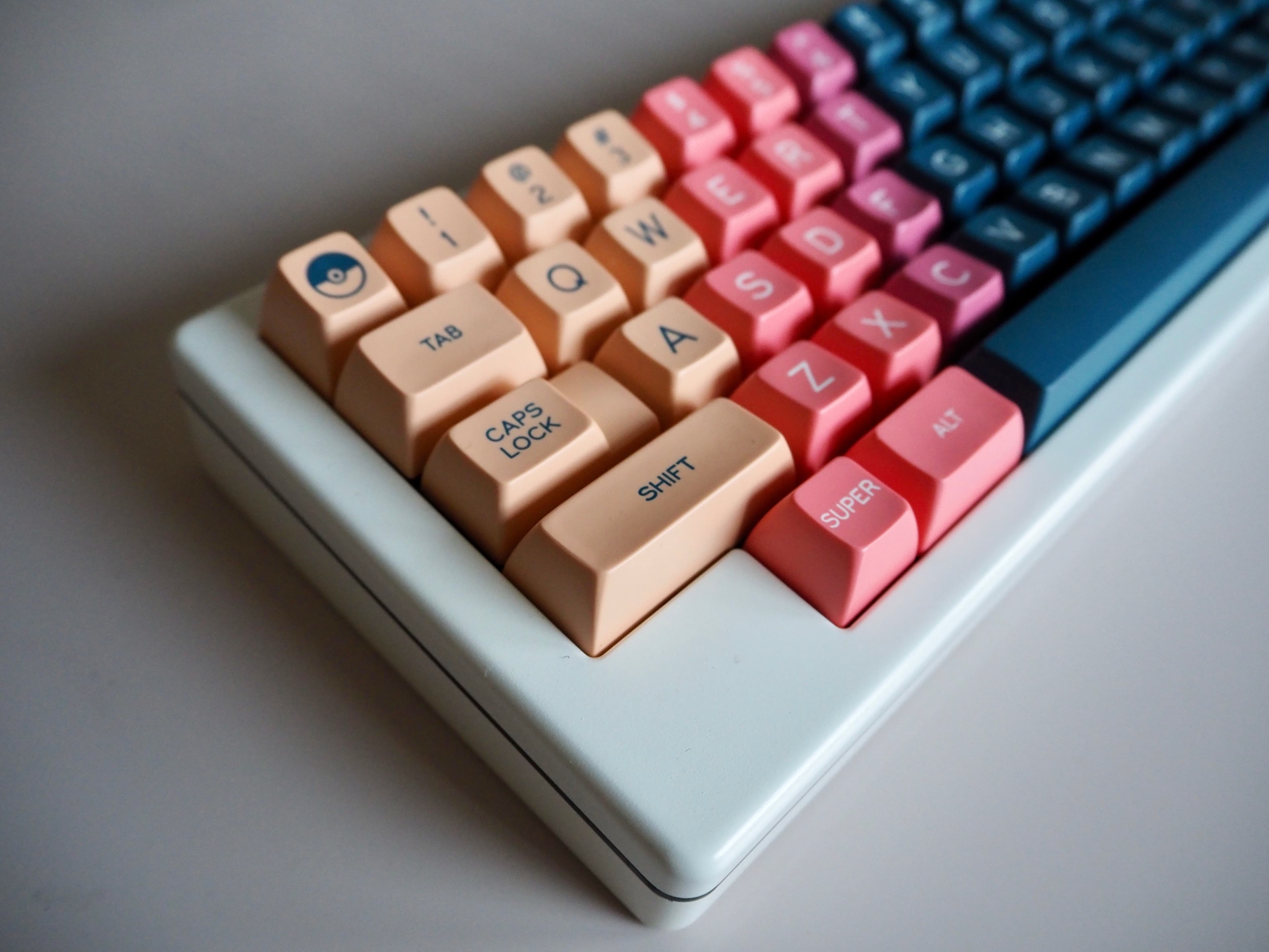 HONEYBOARD 60% - STORMTROOPER WHITE CERAKOTE - Closed image 3