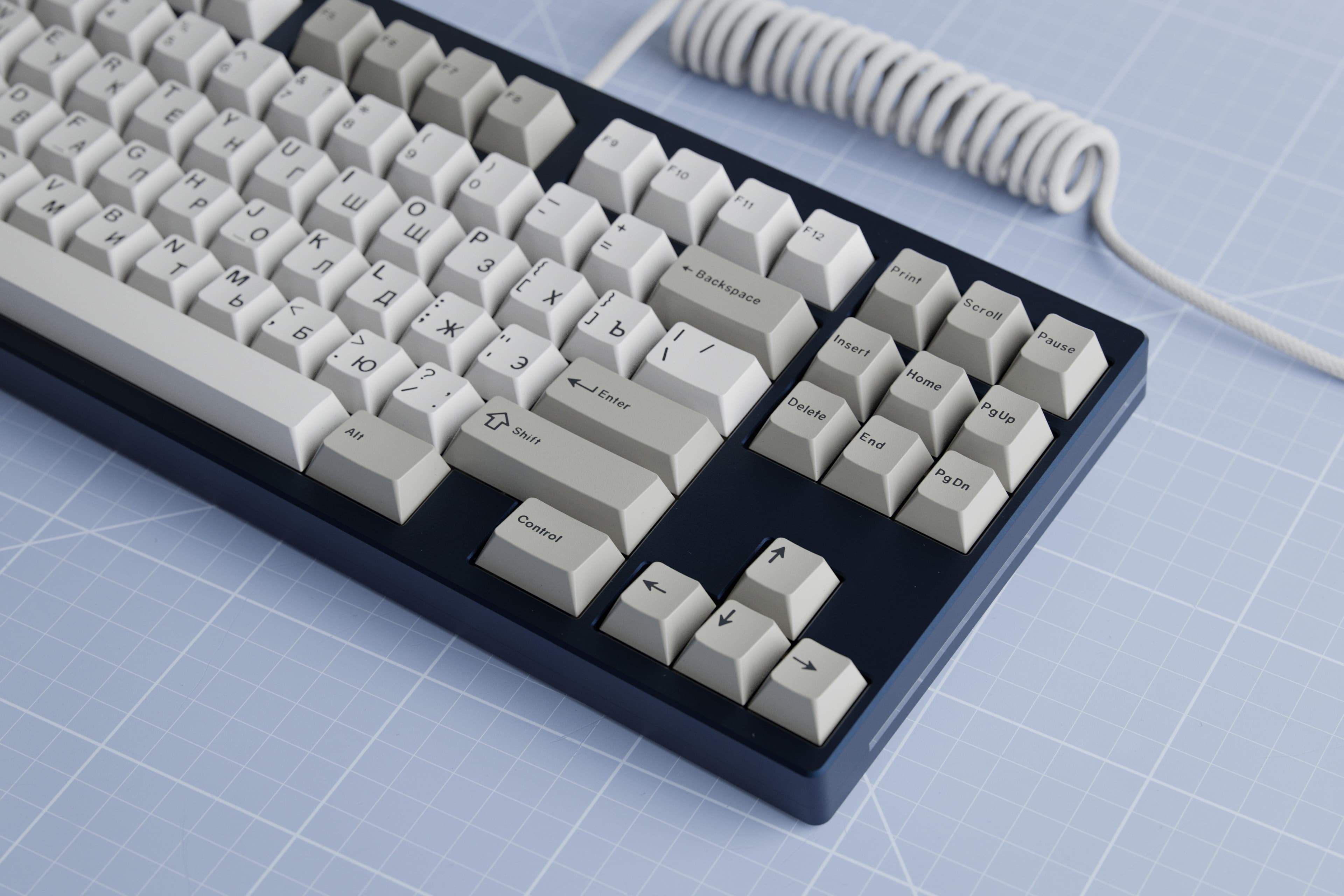 GMK Cyrillic WoB & Beige image 2