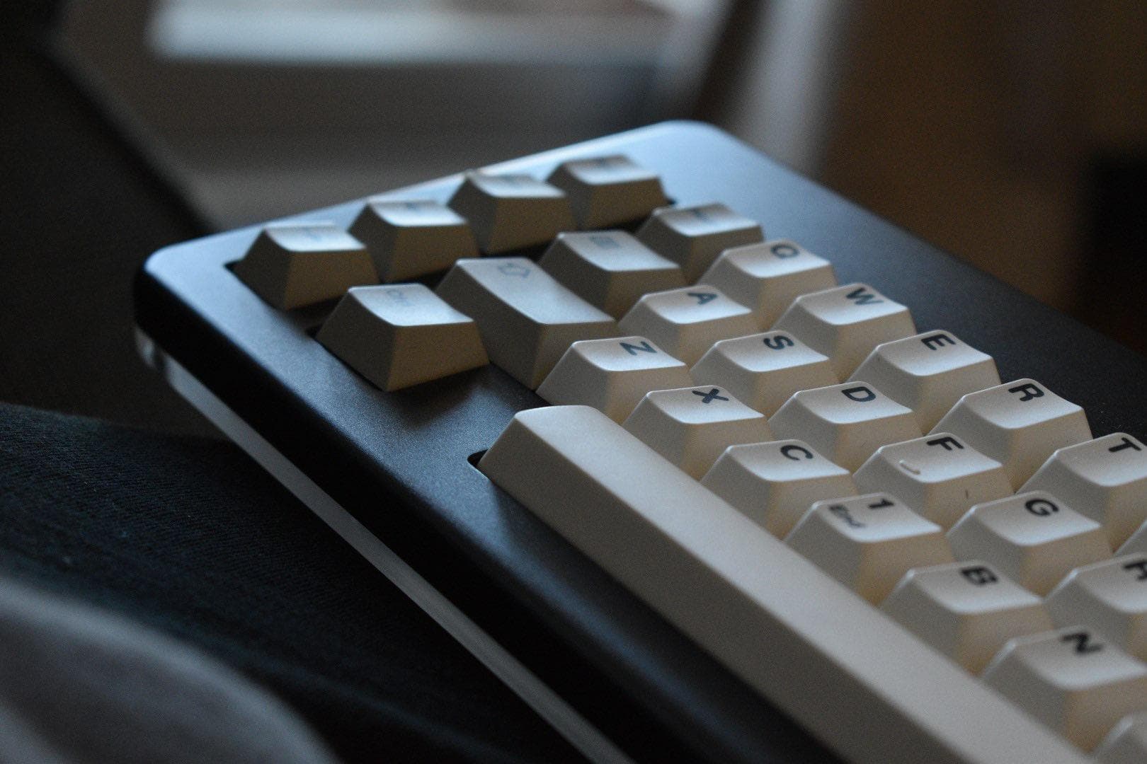 Tilted40 - A Reversible 5˚ 40% - GB