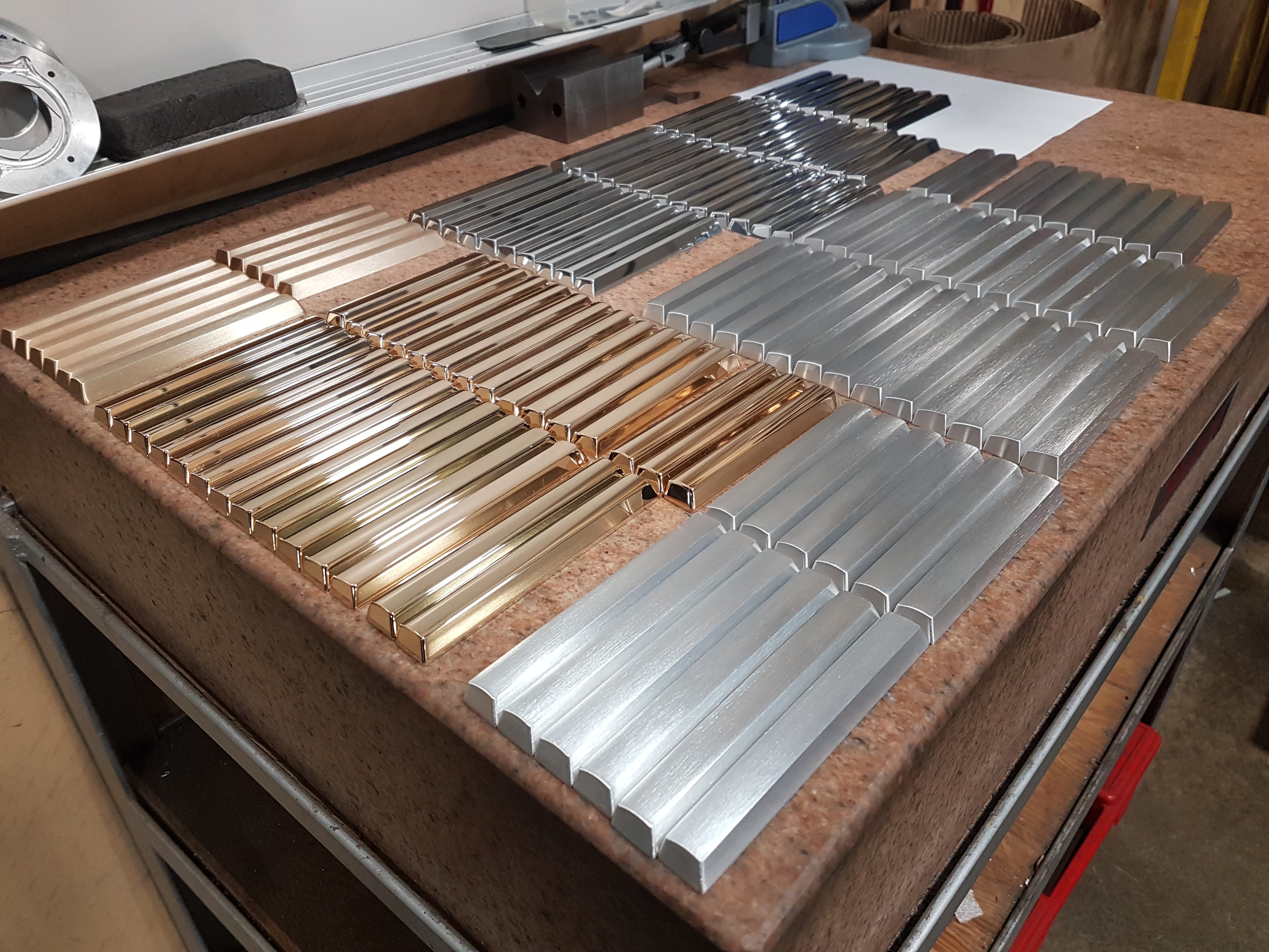 SPACEBARS BRONZE & ALUMINUM - Closed -