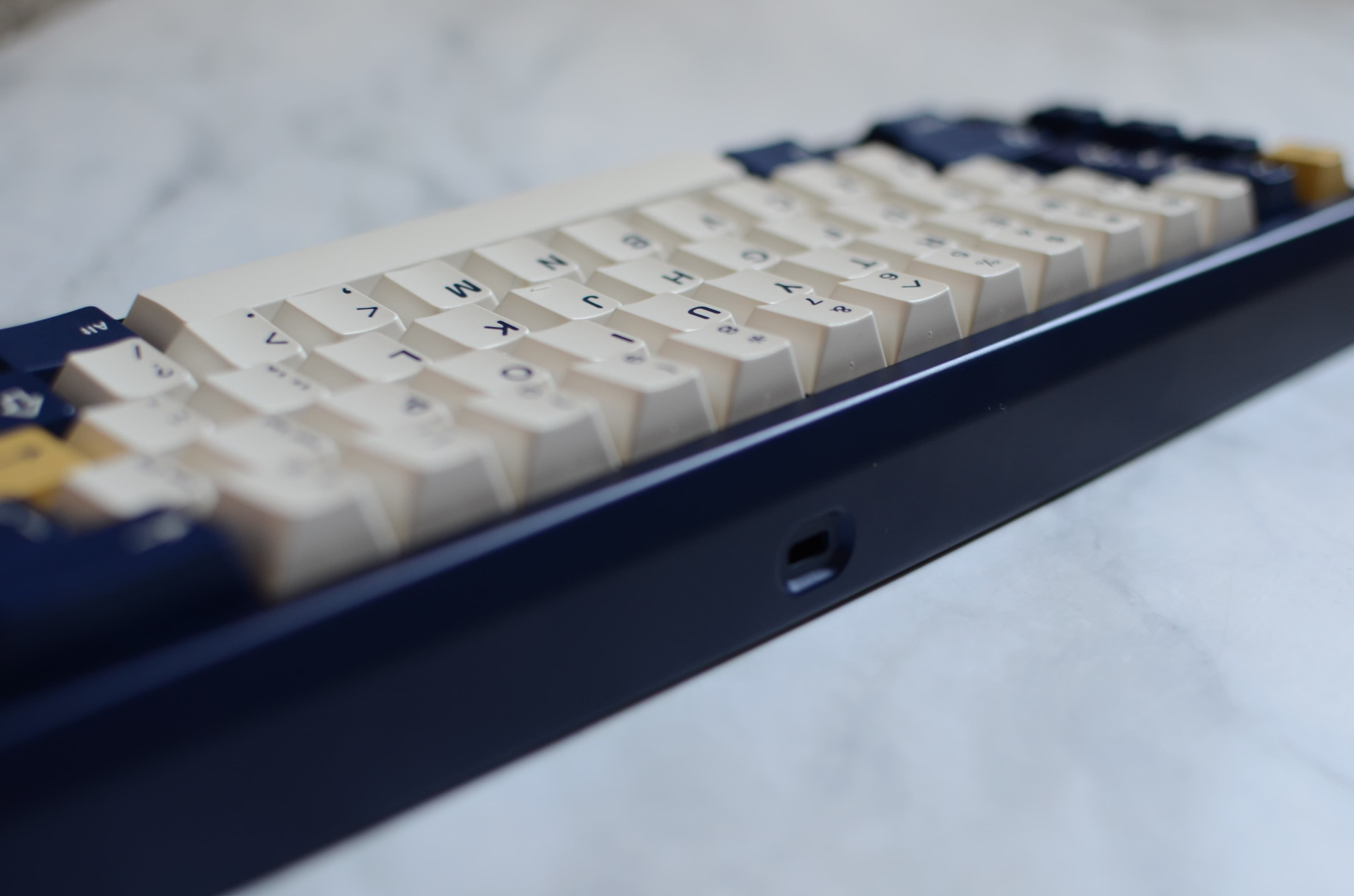 Onyx - FRL TKL with a macro column image 13